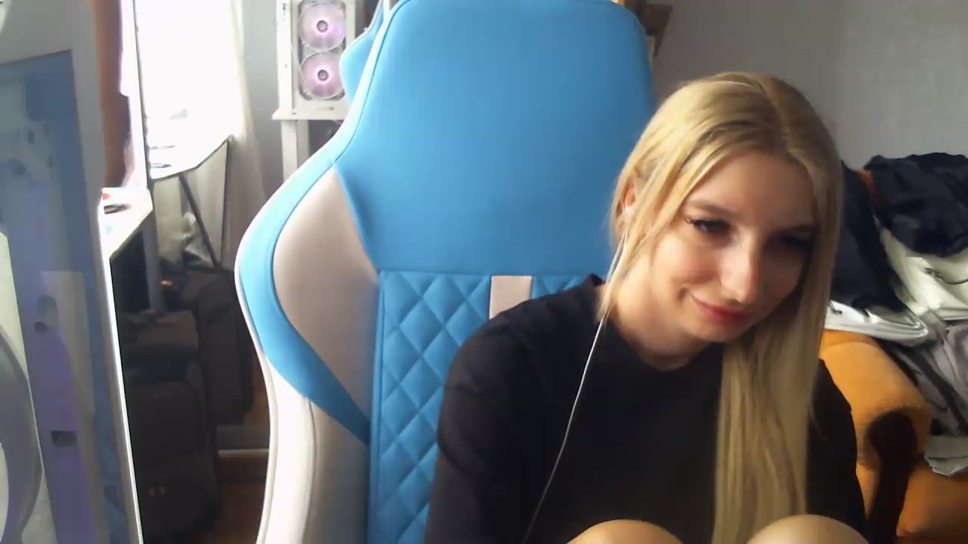 Gallery image thumbnail from AnnaBllake's myfreecams stream on, 08/27/2026, 09:24 image 19 of 20