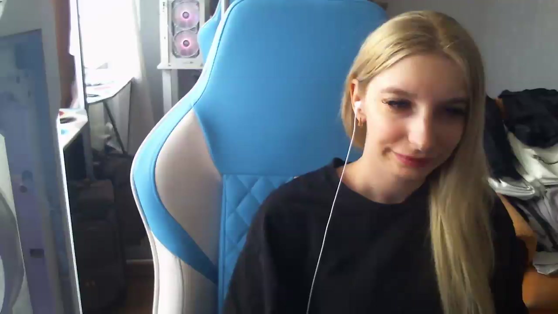 Gallery image thumbnail from AnnaBllake's myfreecams stream on, 08/27/2026, 09:24 image 2 of 20