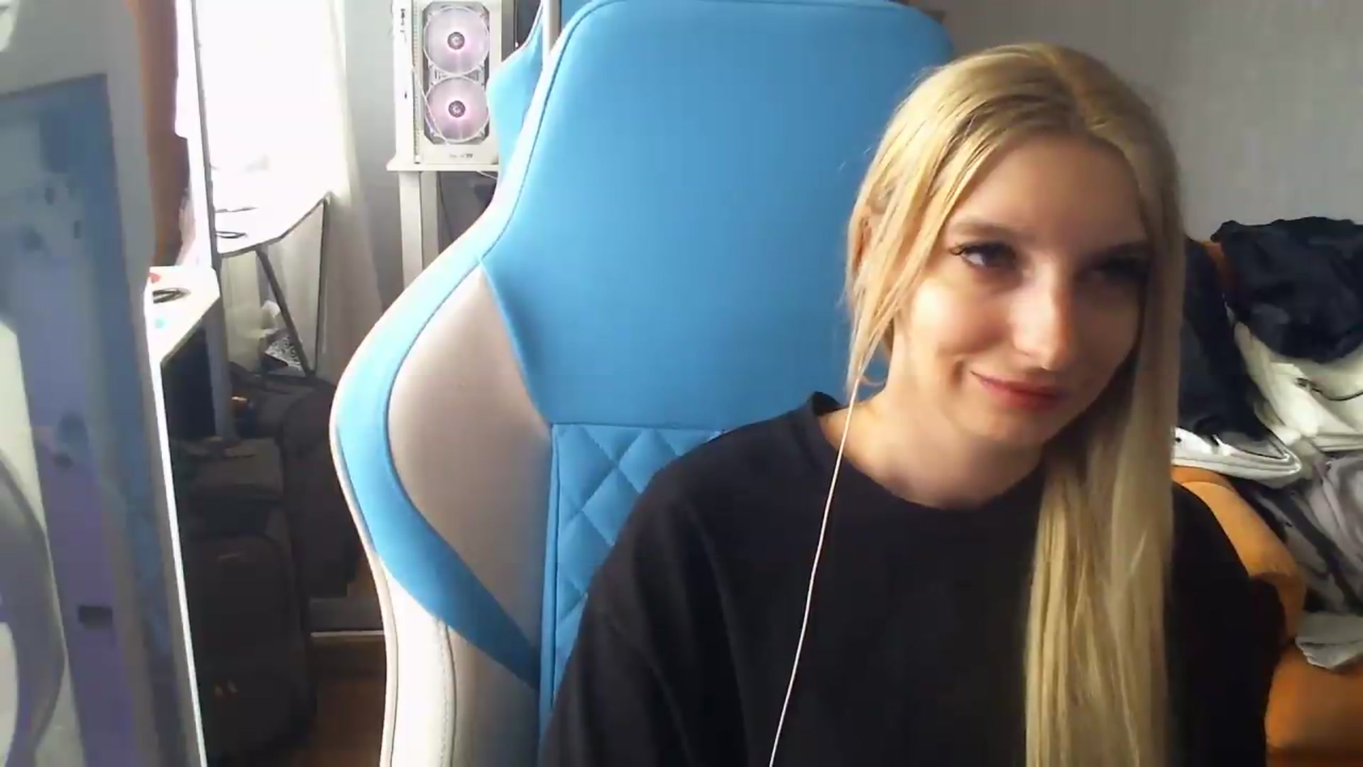 Gallery image thumbnail from AnnaBllake's myfreecams stream on, 08/27/2026, 09:24 image 18 of 20