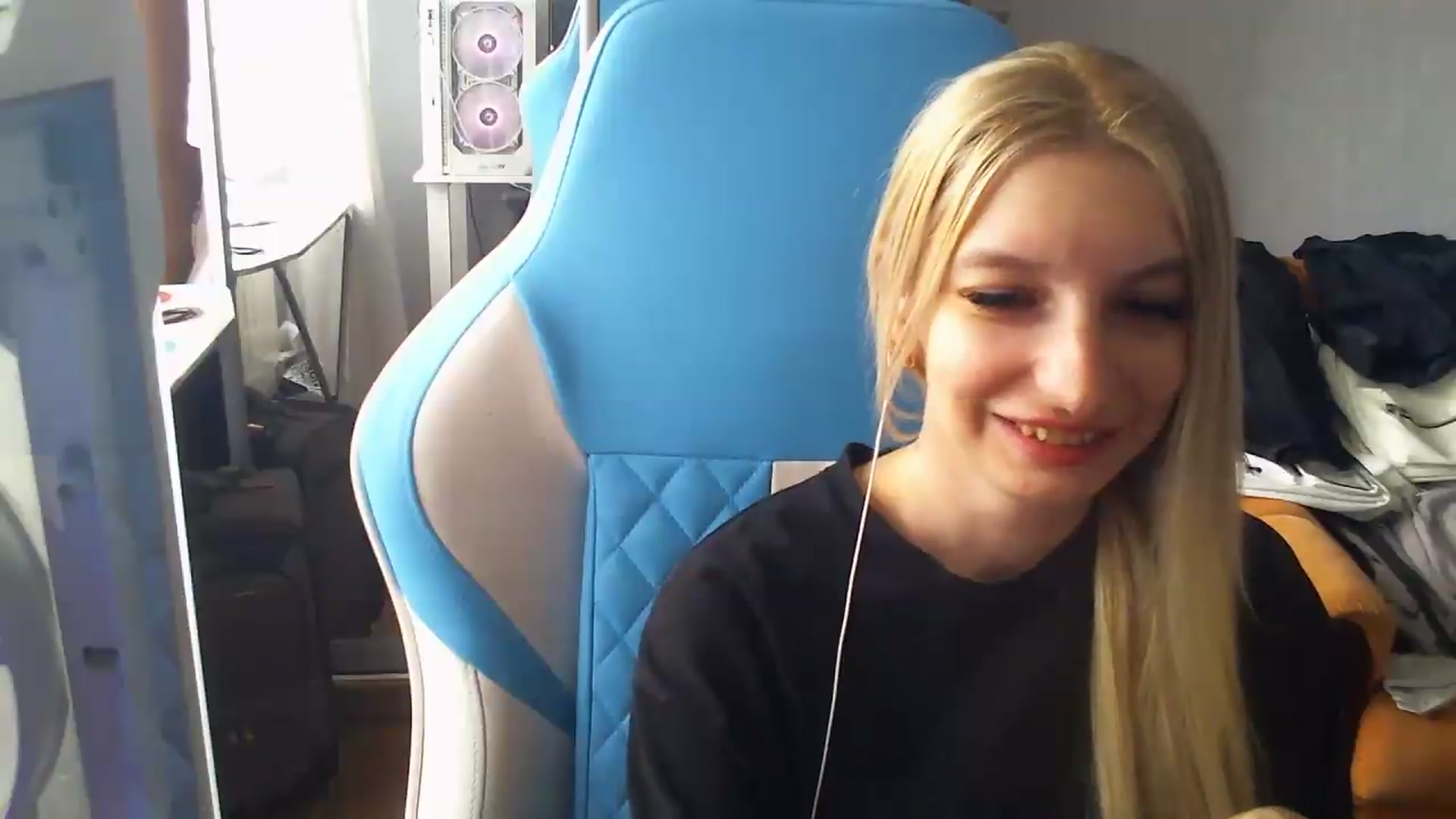 Gallery image thumbnail from AnnaBllake's myfreecams stream on, 08/27/2026, 09:24 image 17 of 20