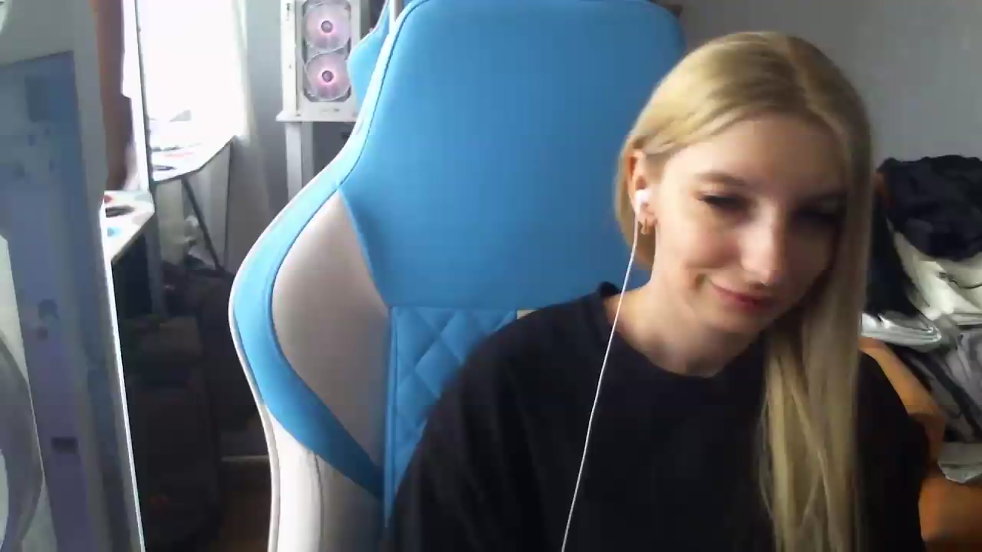 Gallery image thumbnail from AnnaBllake's myfreecams stream on, 08/27/2026, 09:24 image 1 of 20
