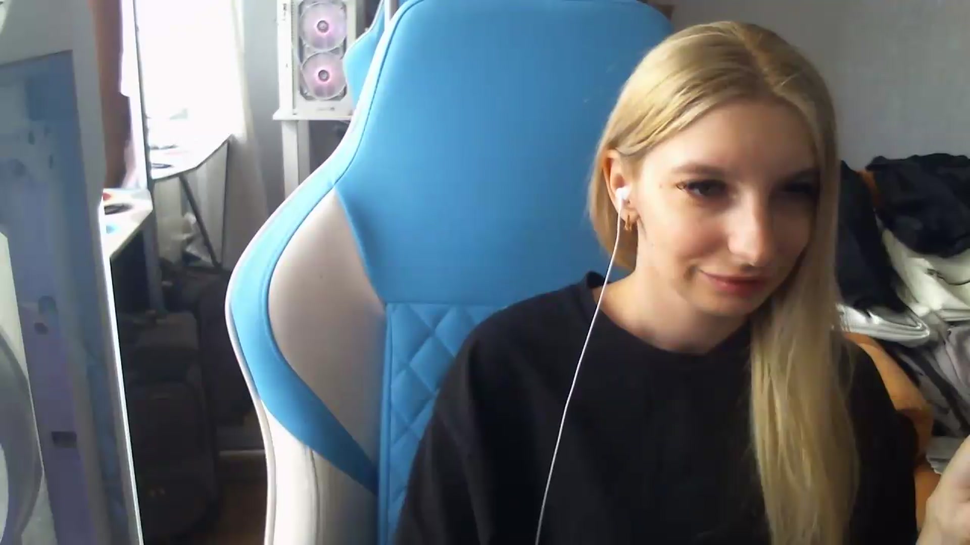 Gallery image thumbnail from AnnaBllake's myfreecams stream on, 08/27/2026, 09:24 image 3 of 20