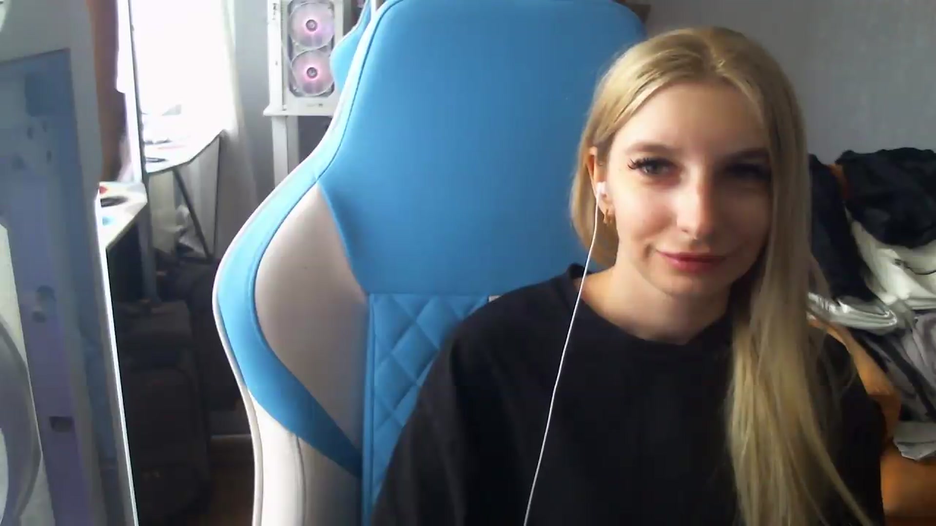Gallery image thumbnail from AnnaBllake's myfreecams stream on, 08/27/2026, 09:24 image 5 of 20