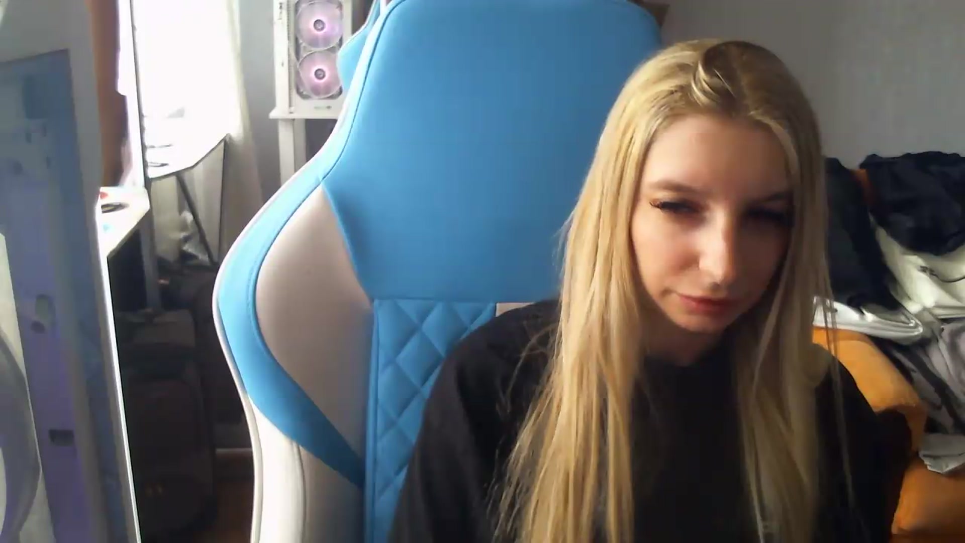 Gallery image thumbnail from AnnaBllake's myfreecams stream on, 08/27/2026, 09:53 image 17 of 20