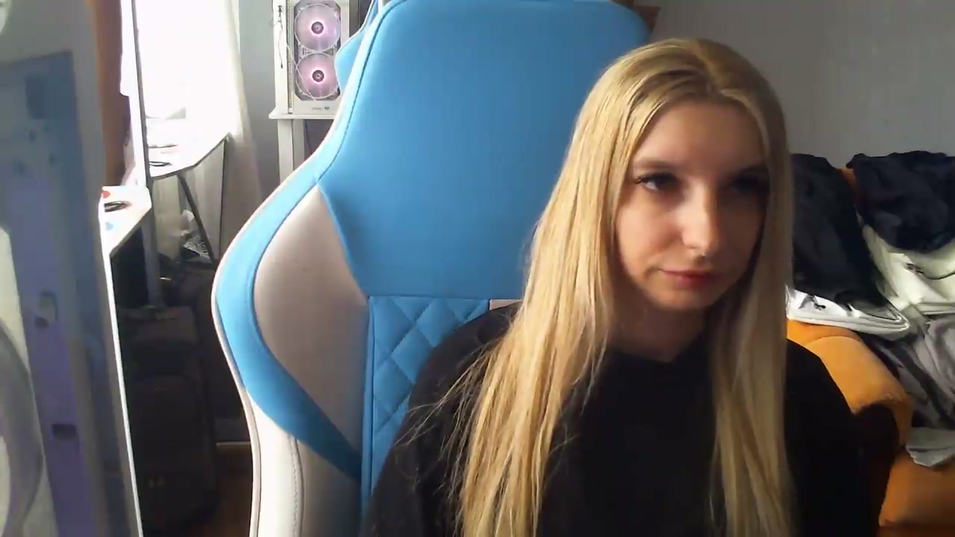 Gallery image thumbnail from AnnaBllake's myfreecams stream on, 08/27/2026, 09:53 image 5 of 20