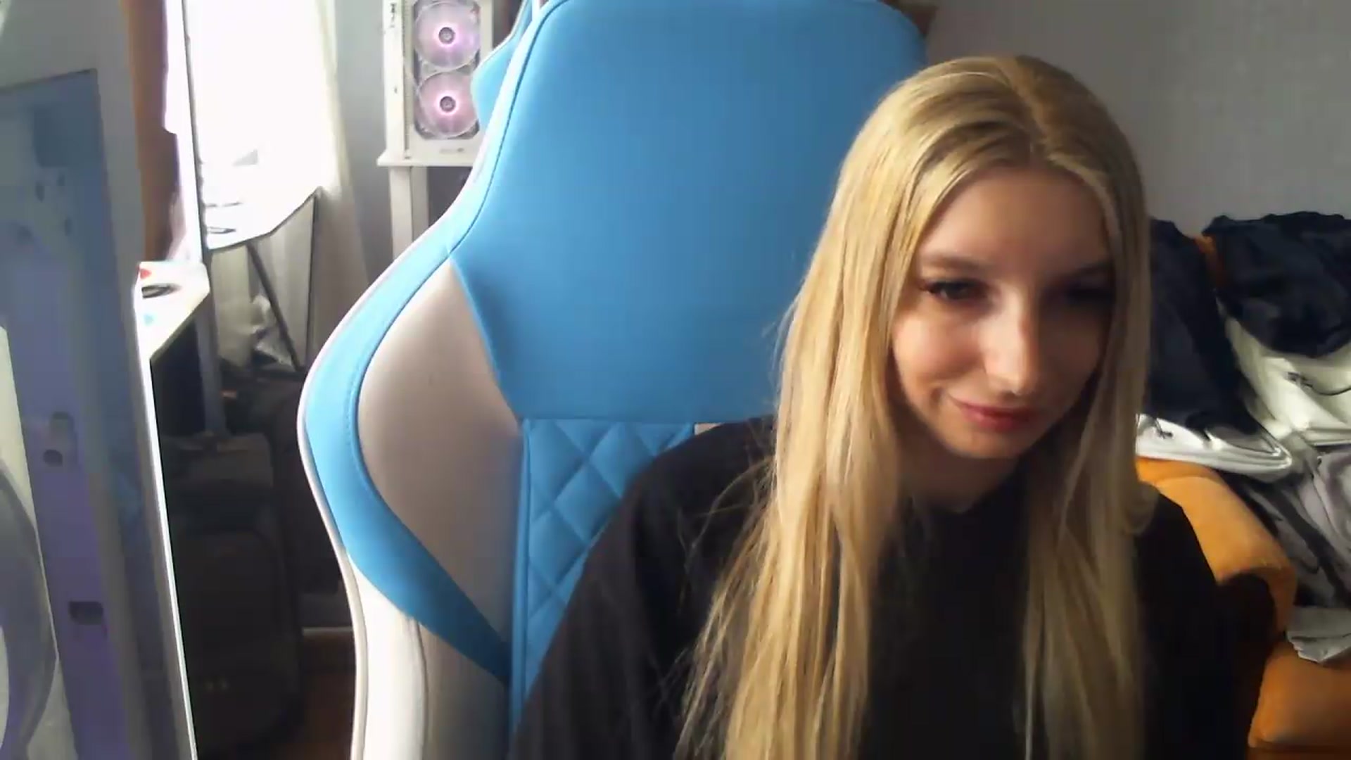 Gallery image thumbnail from AnnaBllake's myfreecams stream on, 08/27/2026, 09:53 image 13 of 20