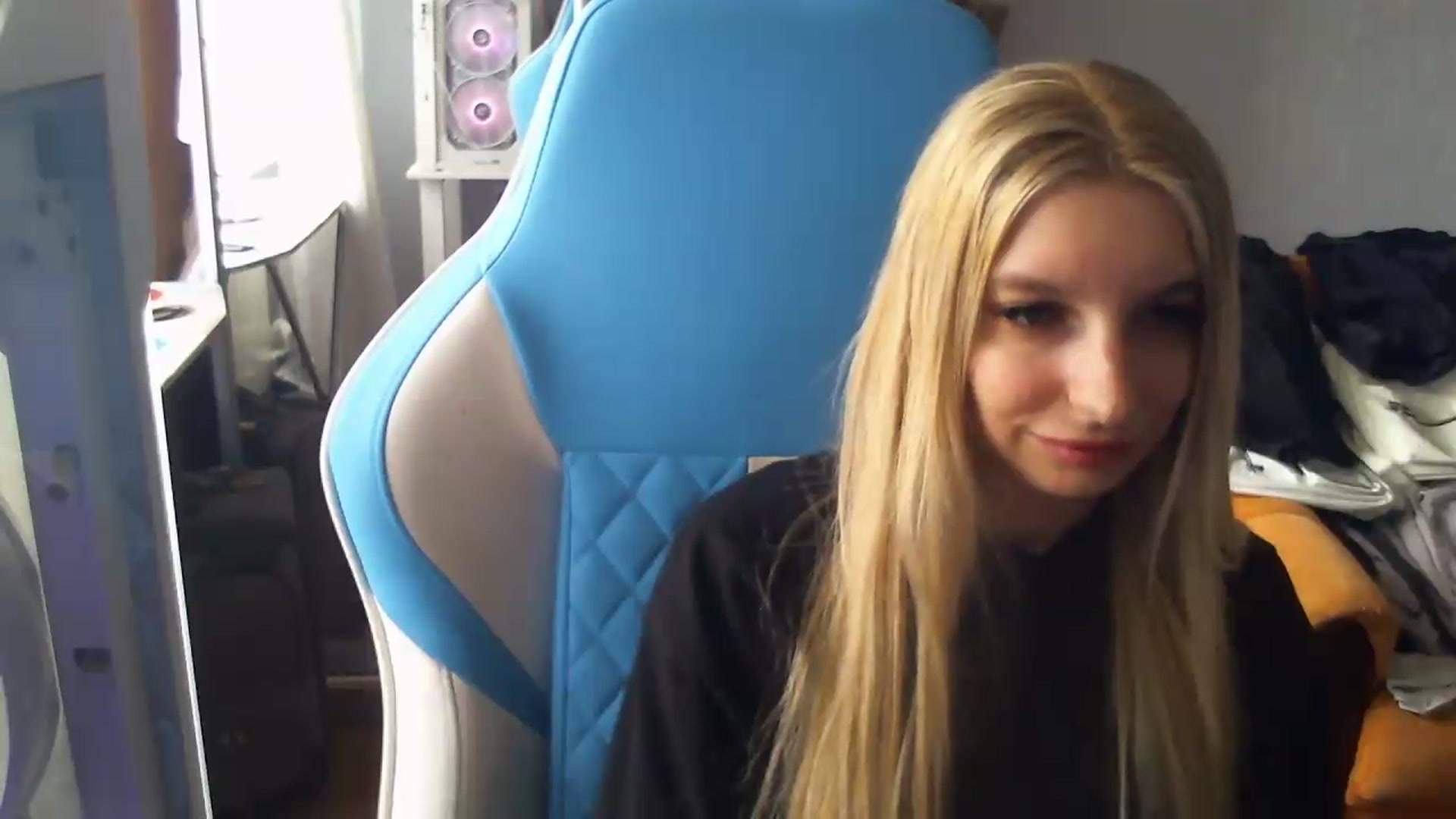 Gallery image thumbnail from AnnaBllake's myfreecams stream on, 08/27/2026, 09:53 image 15 of 20
