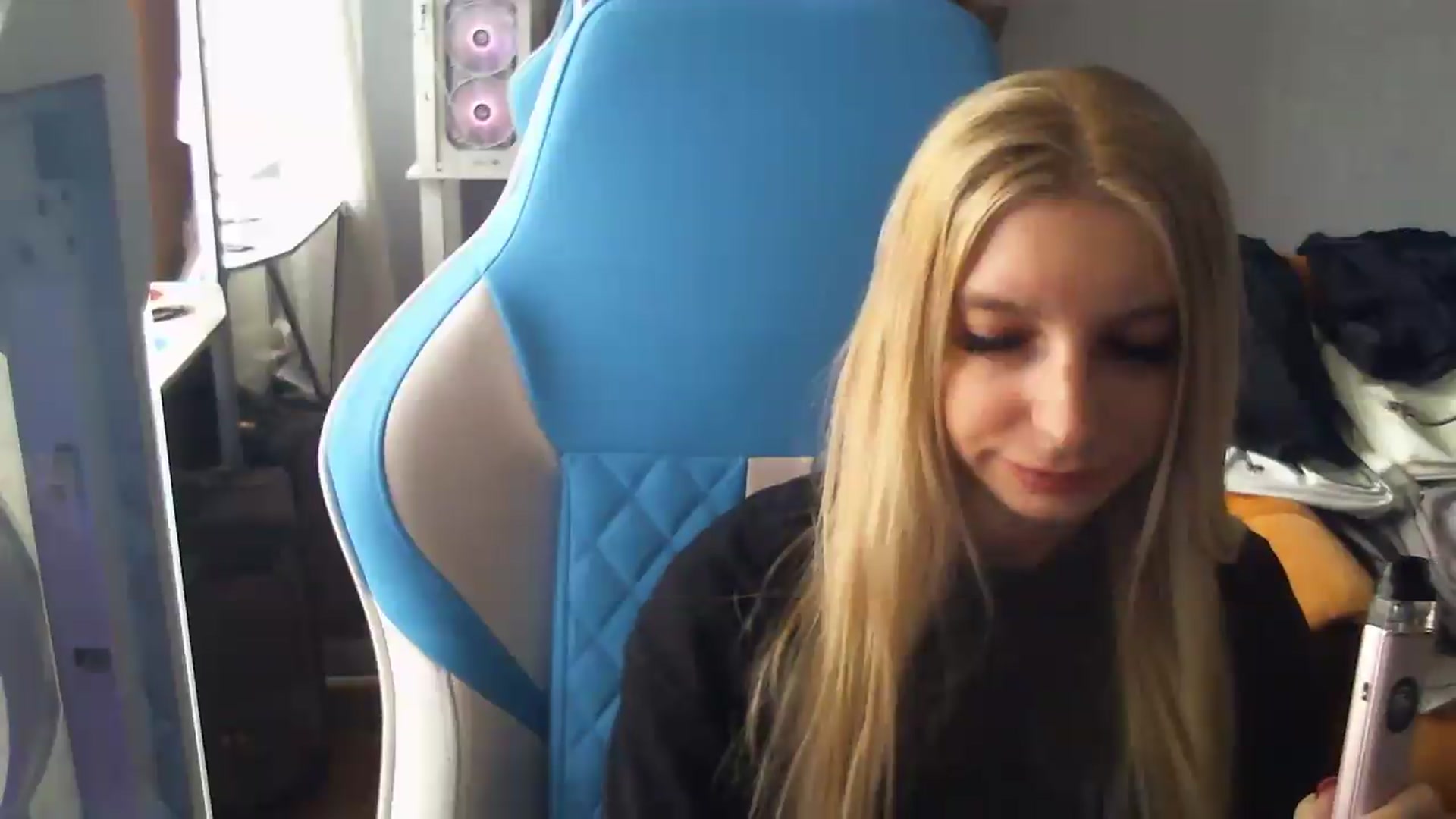 Gallery image thumbnail from AnnaBllake's myfreecams stream on, 08/27/2026, 09:53 image 9 of 20
