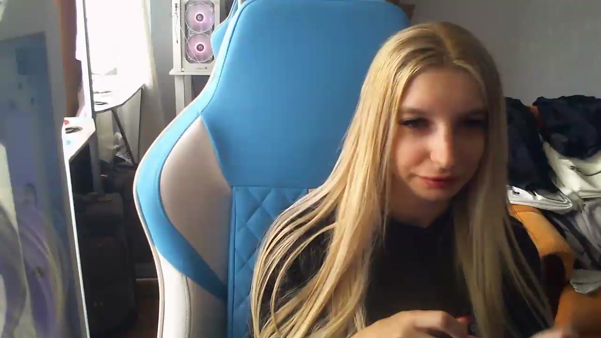Gallery image thumbnail from AnnaBllake's myfreecams stream on, 08/27/2026, 09:53 image 2 of 20