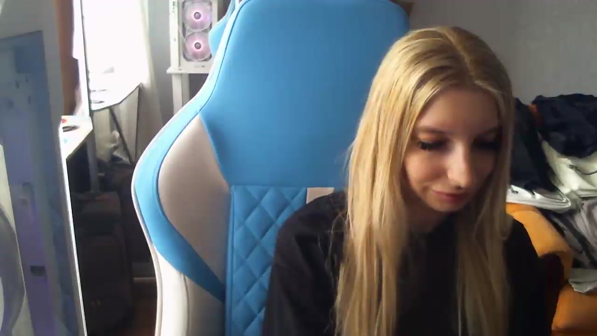 Gallery image thumbnail from AnnaBllake's myfreecams stream on, 08/27/2026, 09:53 image 14 of 20