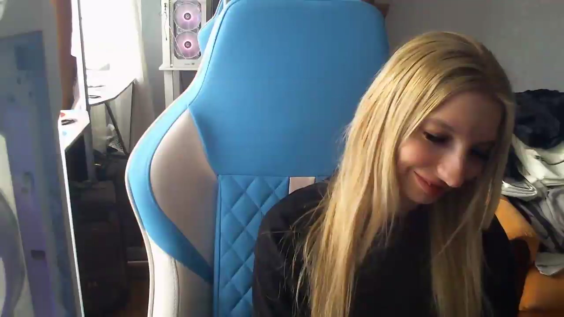 Gallery image thumbnail from AnnaBllake's myfreecams stream on, 08/27/2026, 09:53 image 7 of 20