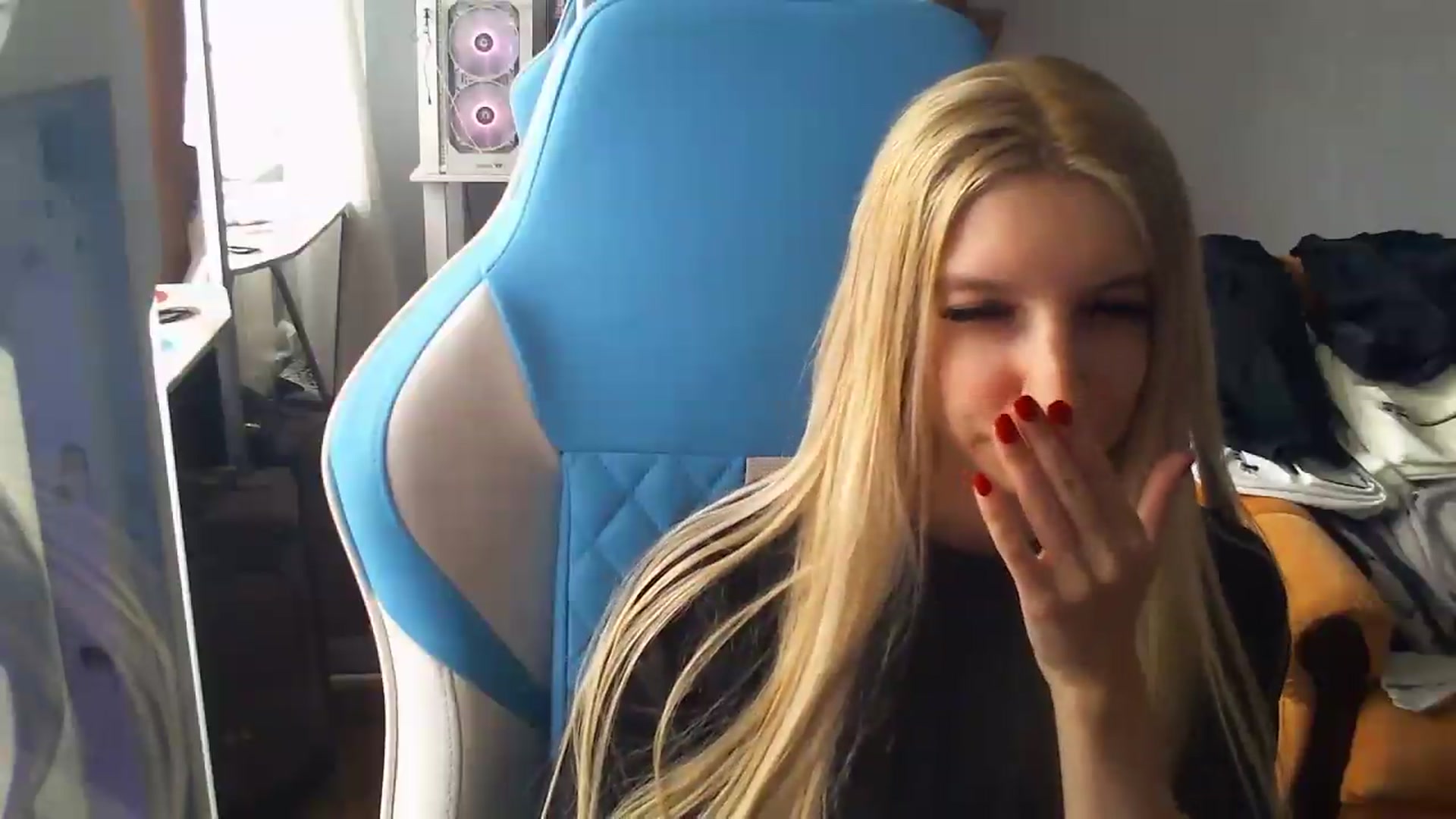 Gallery image thumbnail from AnnaBllake's myfreecams stream on, 08/27/2026, 09:53 image 3 of 20