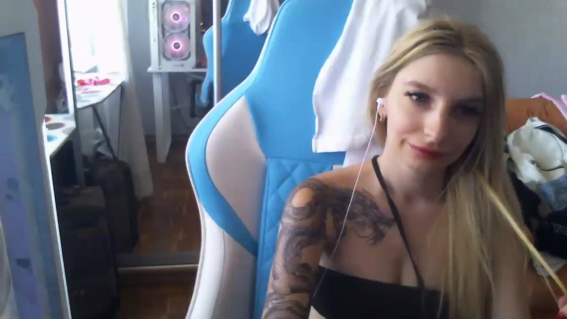 Gallery image thumbnail from AnnaBllake's myfreecams stream on, 08/29/2026, 10:54 image 3 of 20