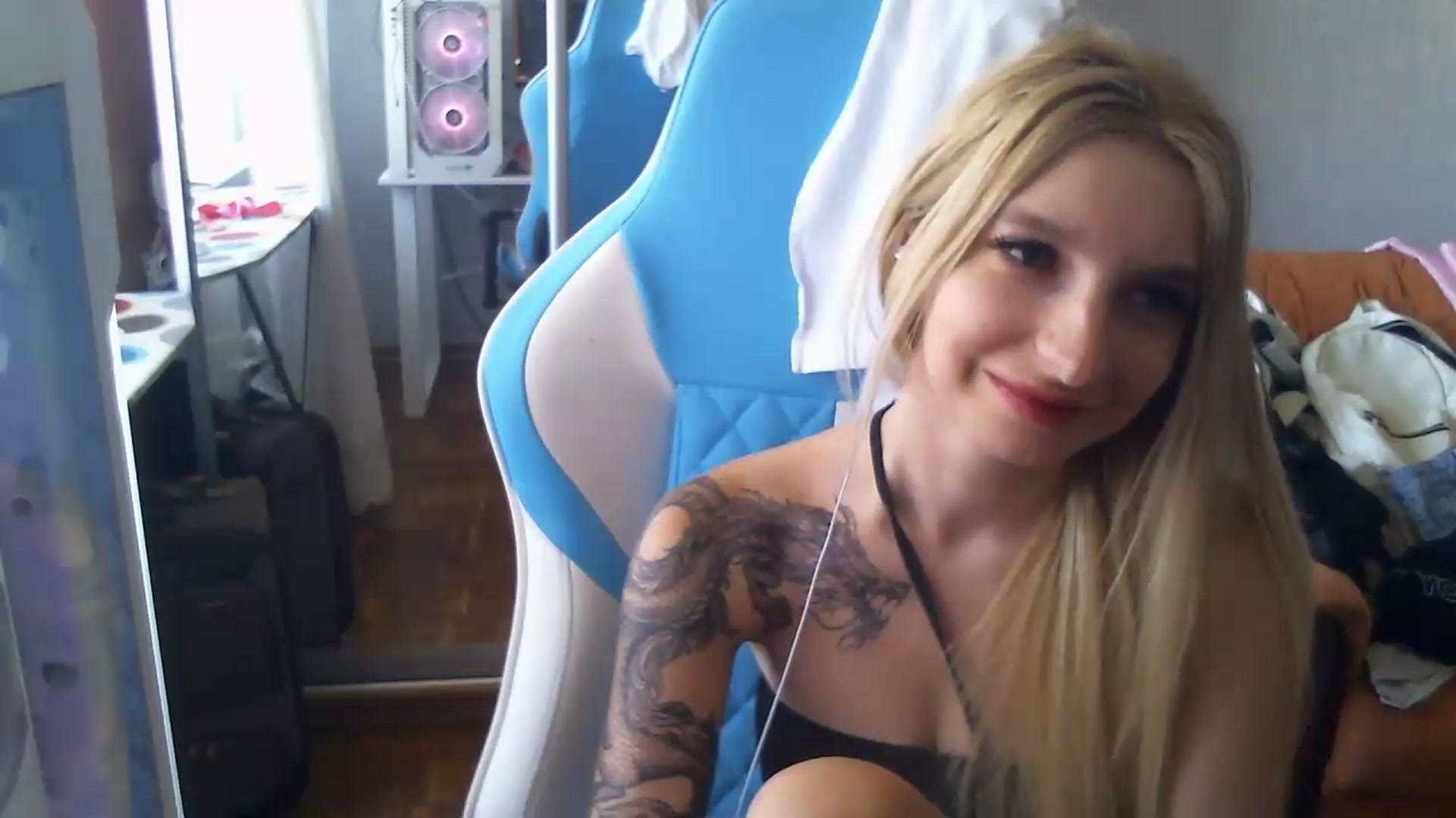 Gallery image thumbnail from AnnaBllake's myfreecams stream on, 08/29/2026, 10:54 image 12 of 20