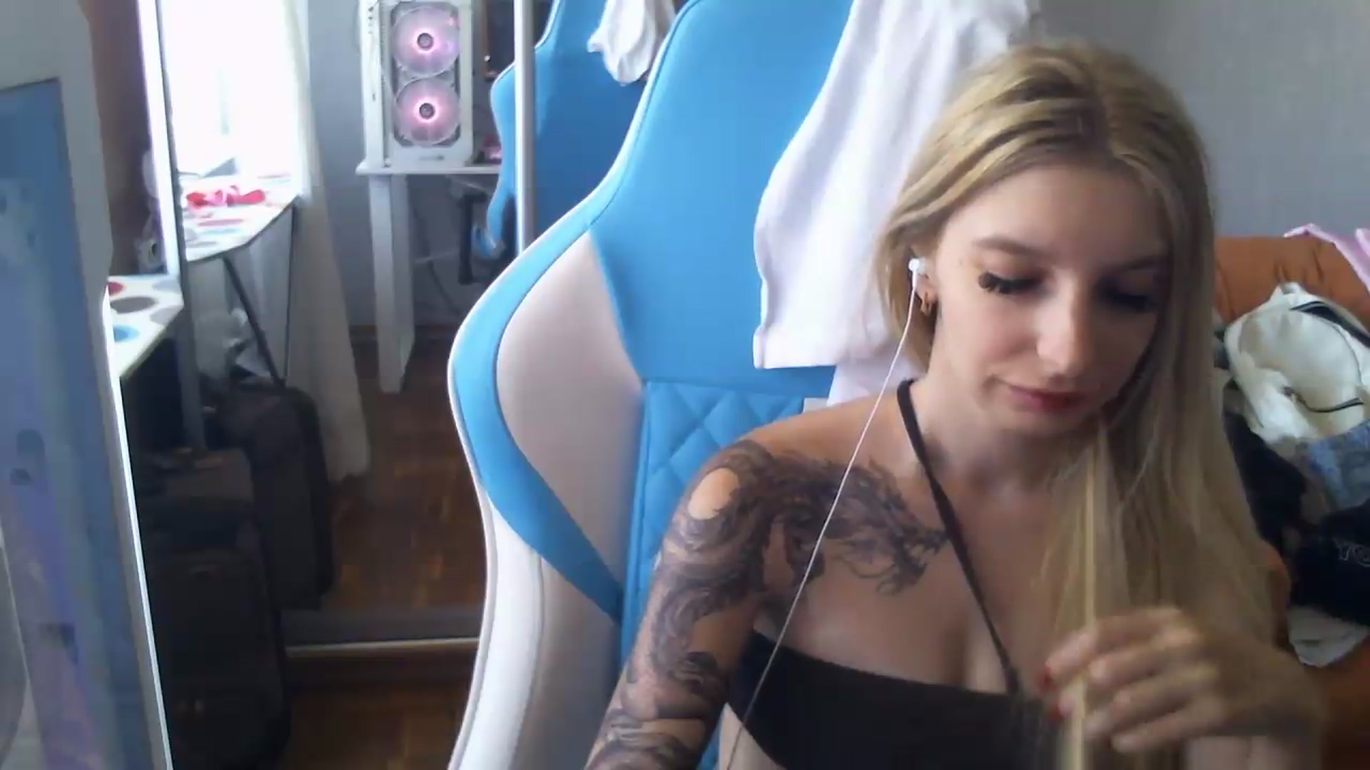 Gallery image thumbnail from AnnaBllake's myfreecams stream on, 08/29/2026, 10:54 image 4 of 20