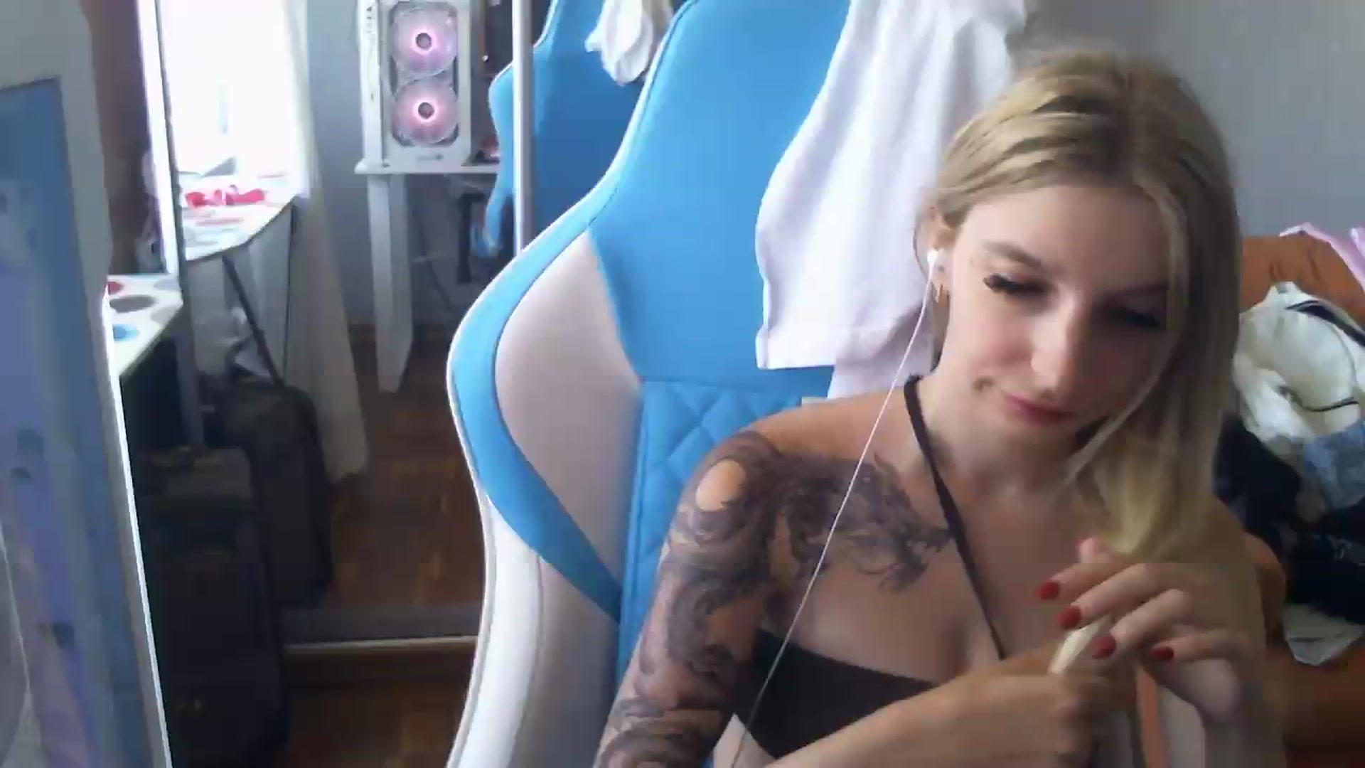 Gallery image thumbnail from AnnaBllake's myfreecams stream on, 08/29/2026, 10:54 image 1 of 20