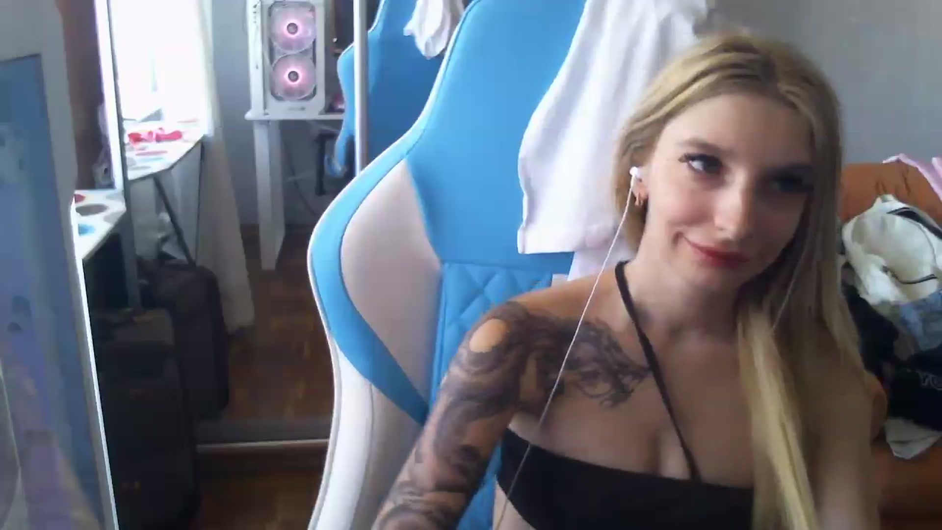 Gallery image thumbnail from AnnaBllake's myfreecams stream on, 08/29/2026, 10:54 image 2 of 20