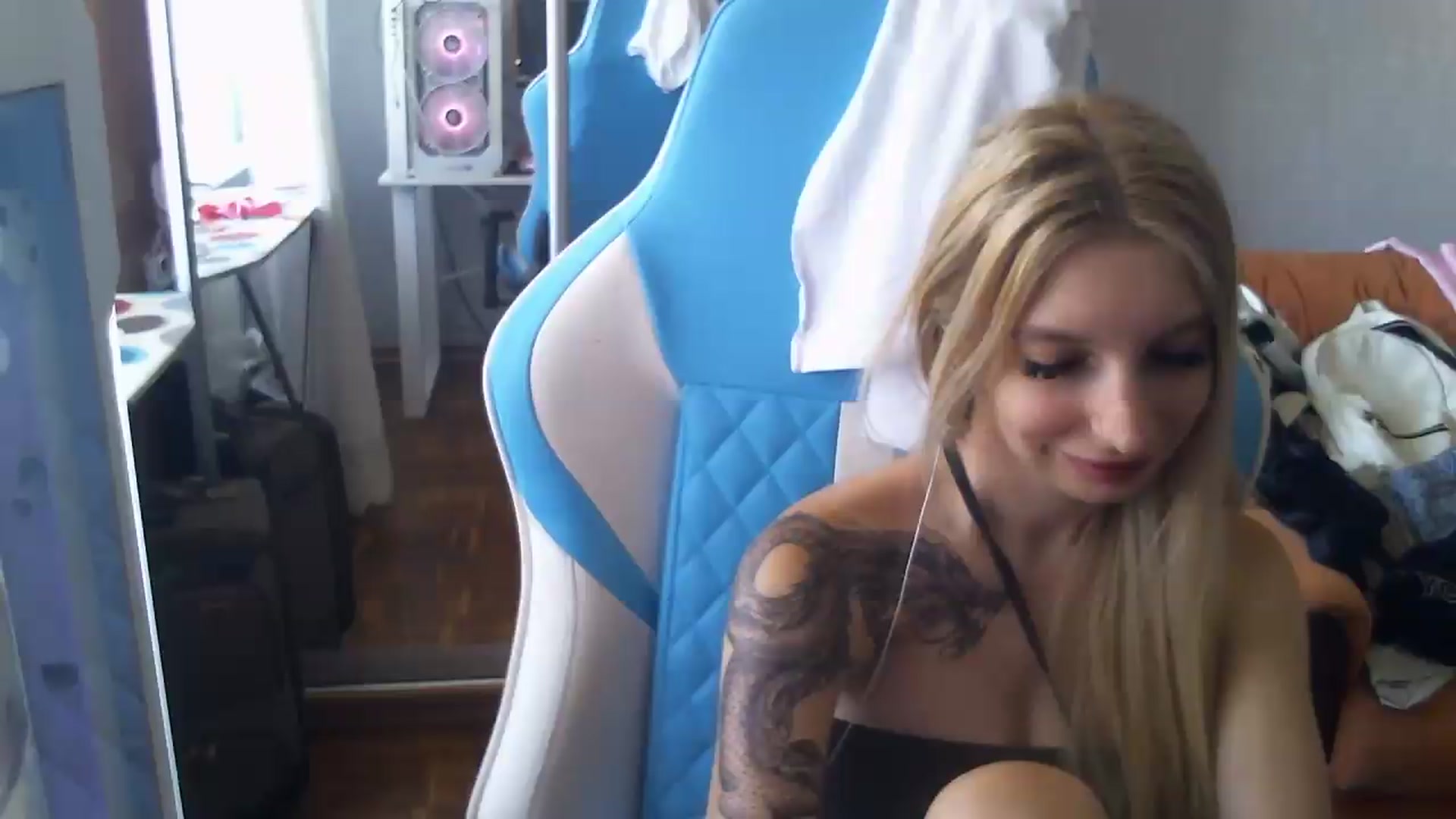 Gallery image thumbnail from AnnaBllake's myfreecams stream on, 08/29/2026, 10:54 image 11 of 20