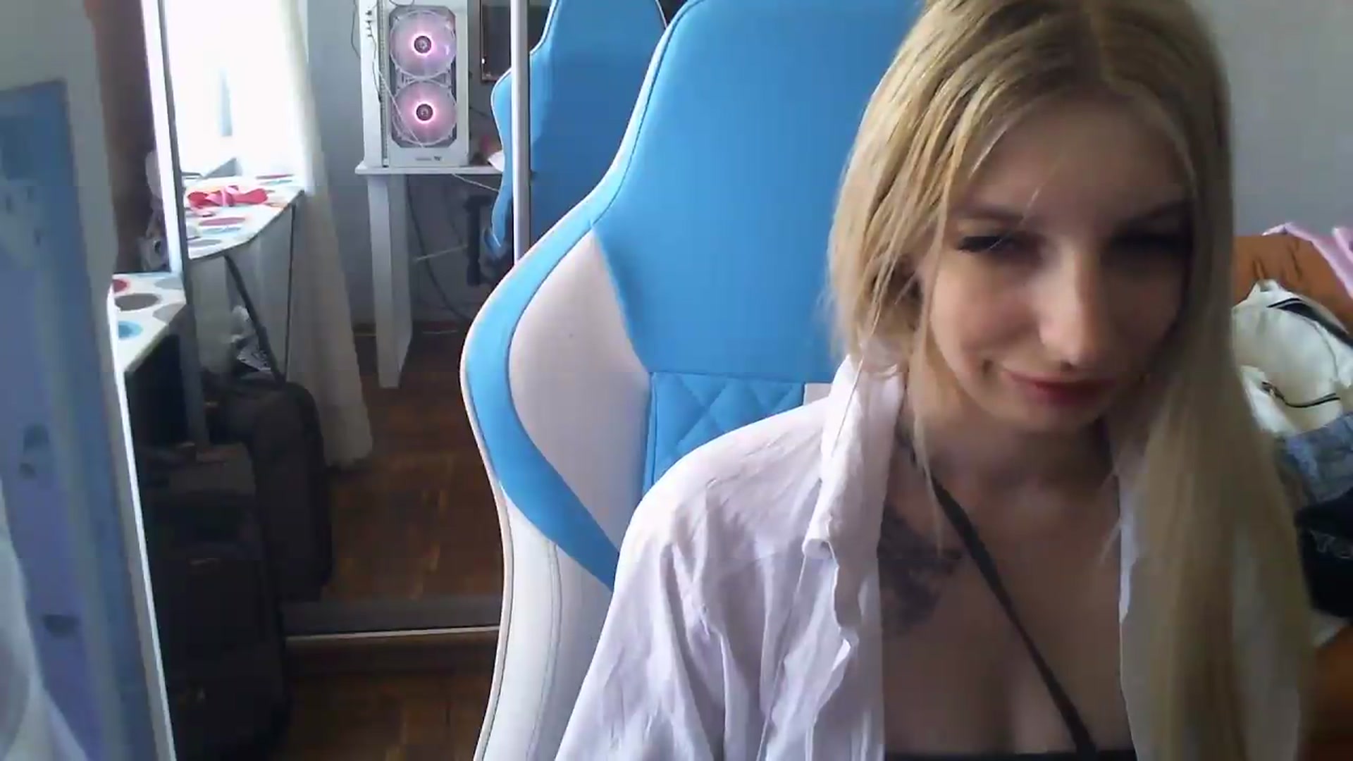Gallery image thumbnail from AnnaBllake's myfreecams stream on, 08/29/2026, 12:53 image 10 of 20