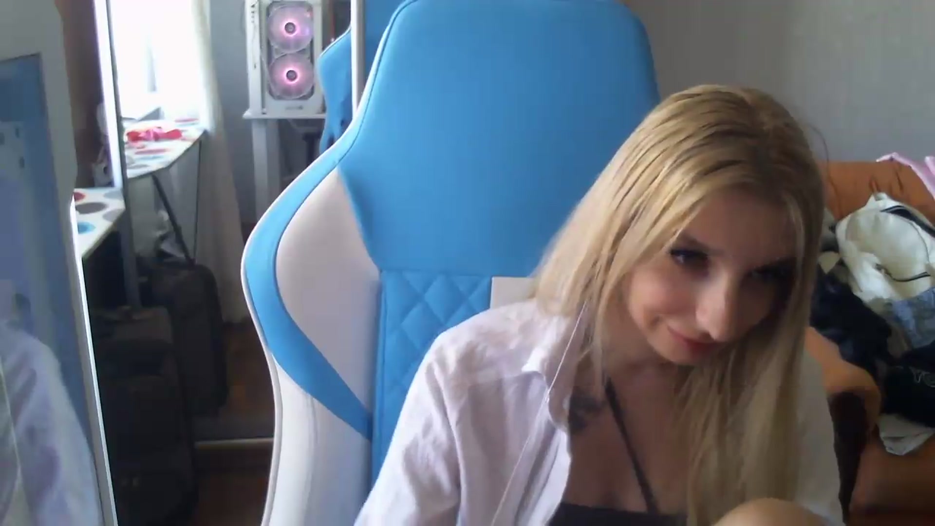 Gallery image thumbnail from AnnaBllake's myfreecams stream on, 08/29/2026, 12:53 image 18 of 20