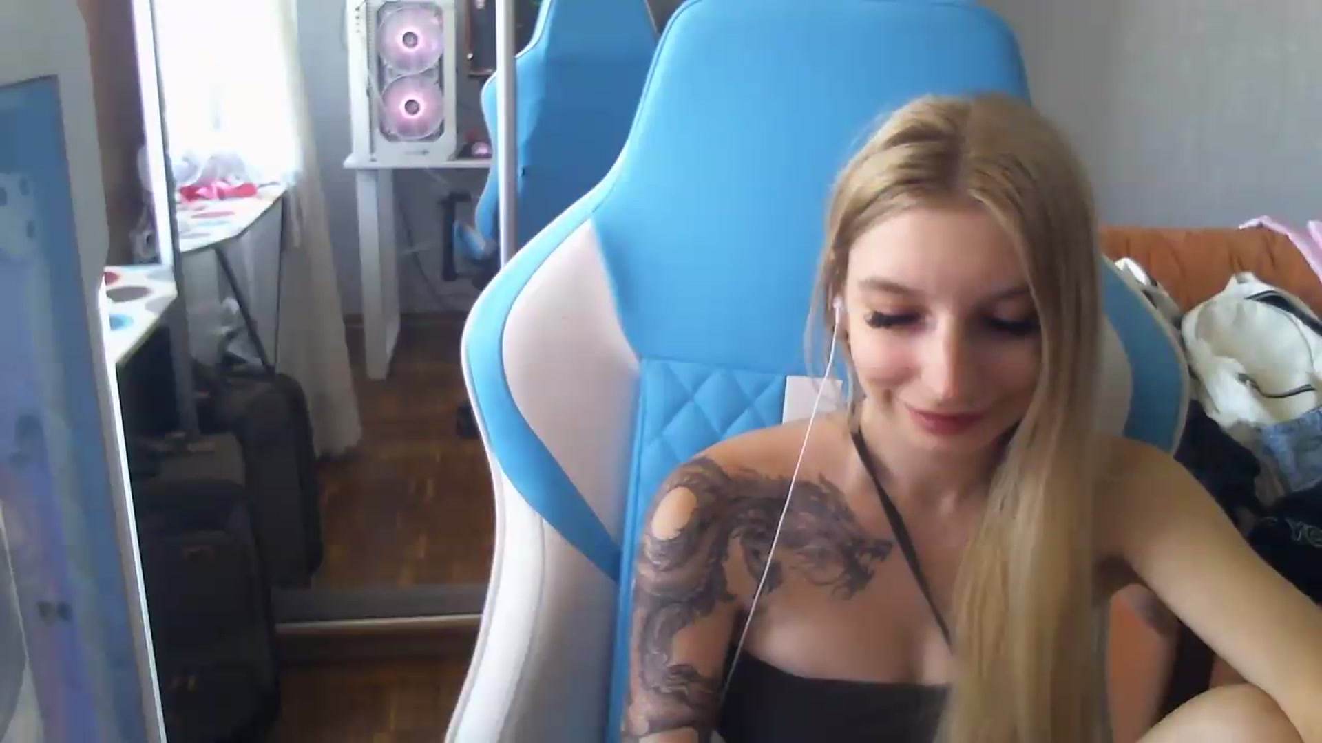 Gallery image thumbnail from AnnaBllake's myfreecams stream on, 08/29/2026, 12:53 image 7 of 20