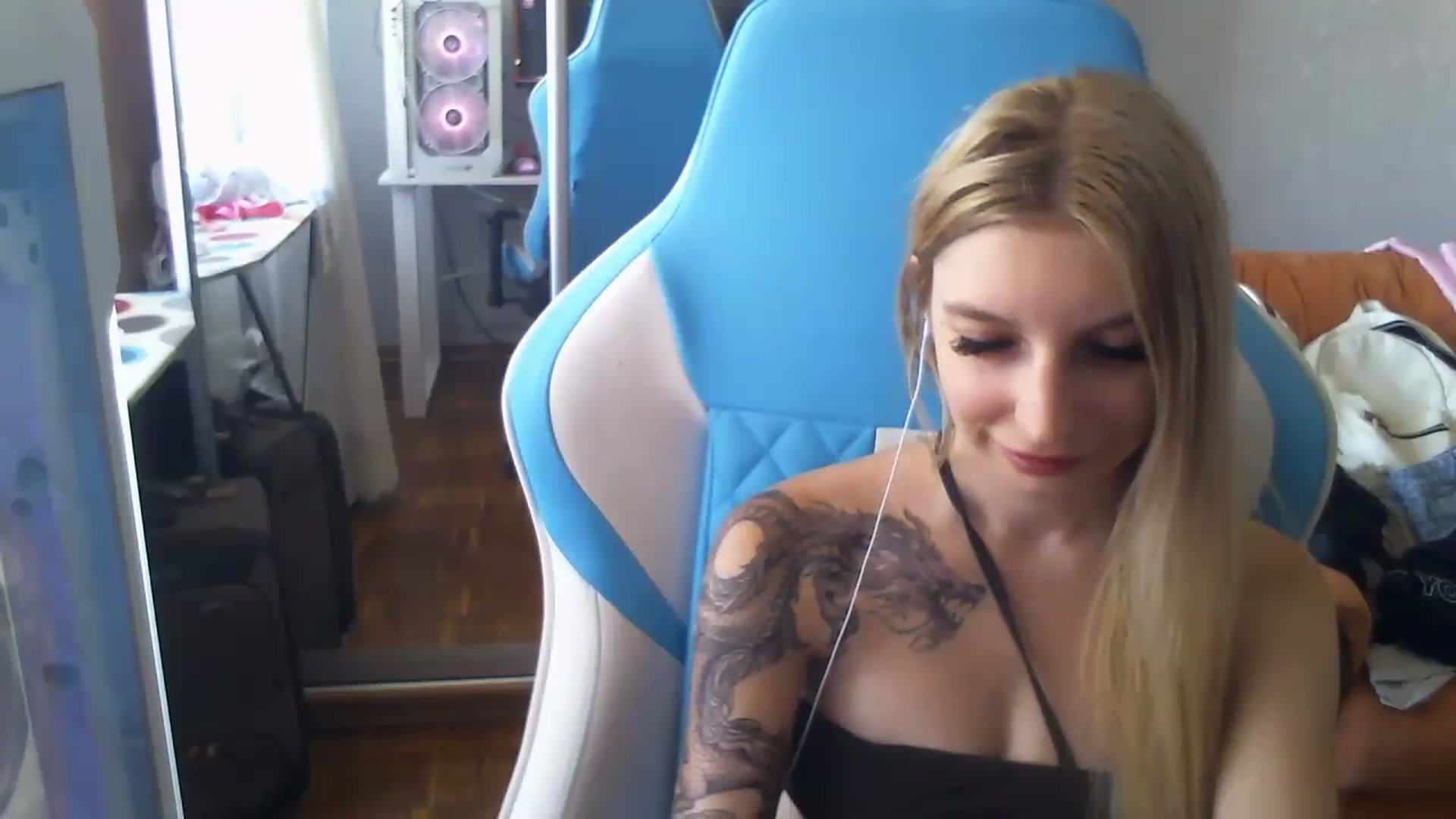 Gallery image thumbnail from AnnaBllake's myfreecams stream on, 08/29/2026, 12:53 image 5 of 20