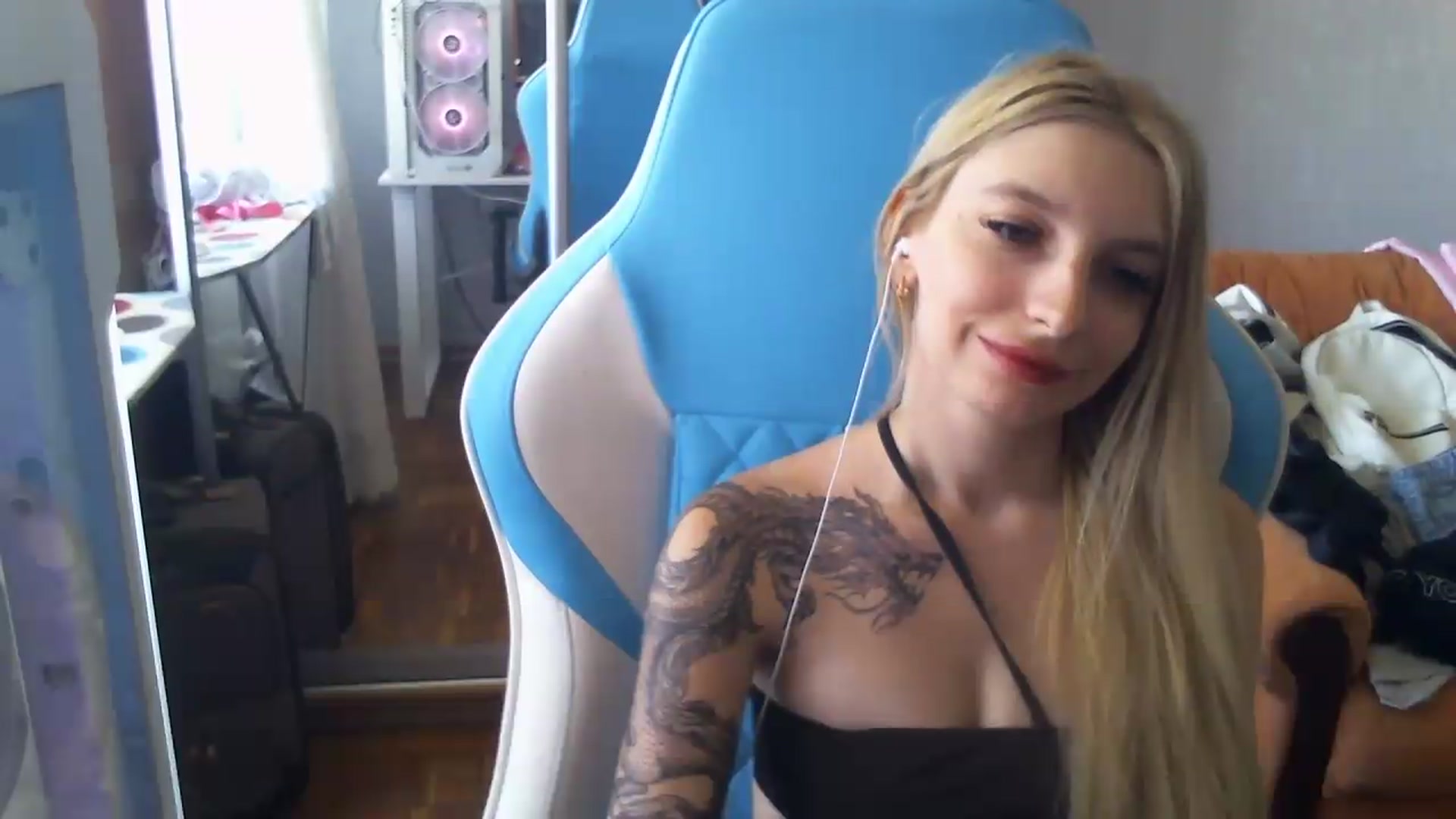Gallery image thumbnail from AnnaBllake's myfreecams stream on, 08/29/2026, 12:53 image 2 of 20