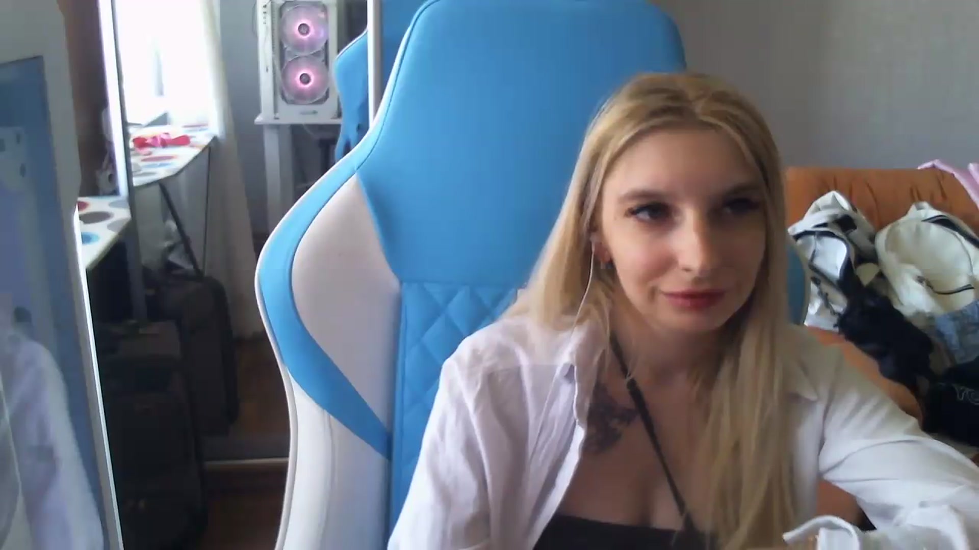 Gallery image thumbnail from AnnaBllake's myfreecams stream on, 08/29/2026, 12:53 image 20 of 20