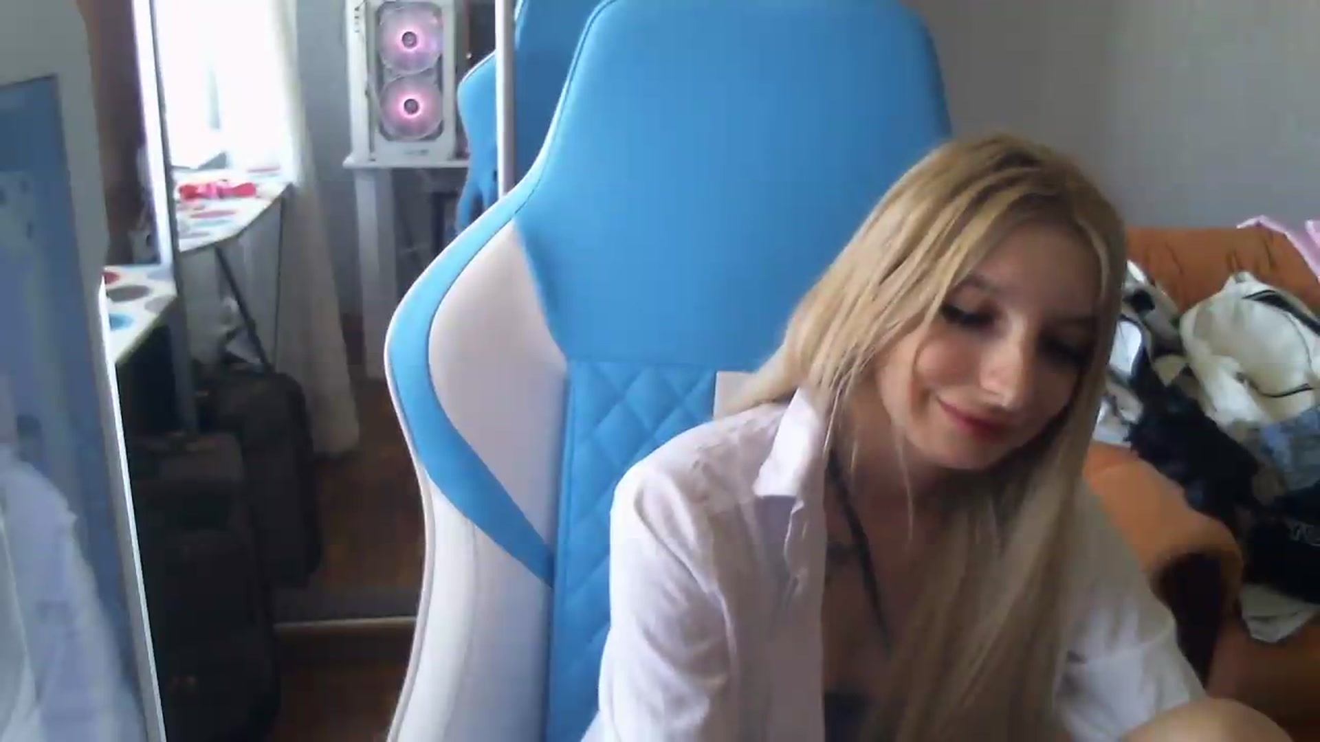 Gallery image thumbnail from AnnaBllake's myfreecams stream on, 08/29/2026, 12:53 image 13 of 20