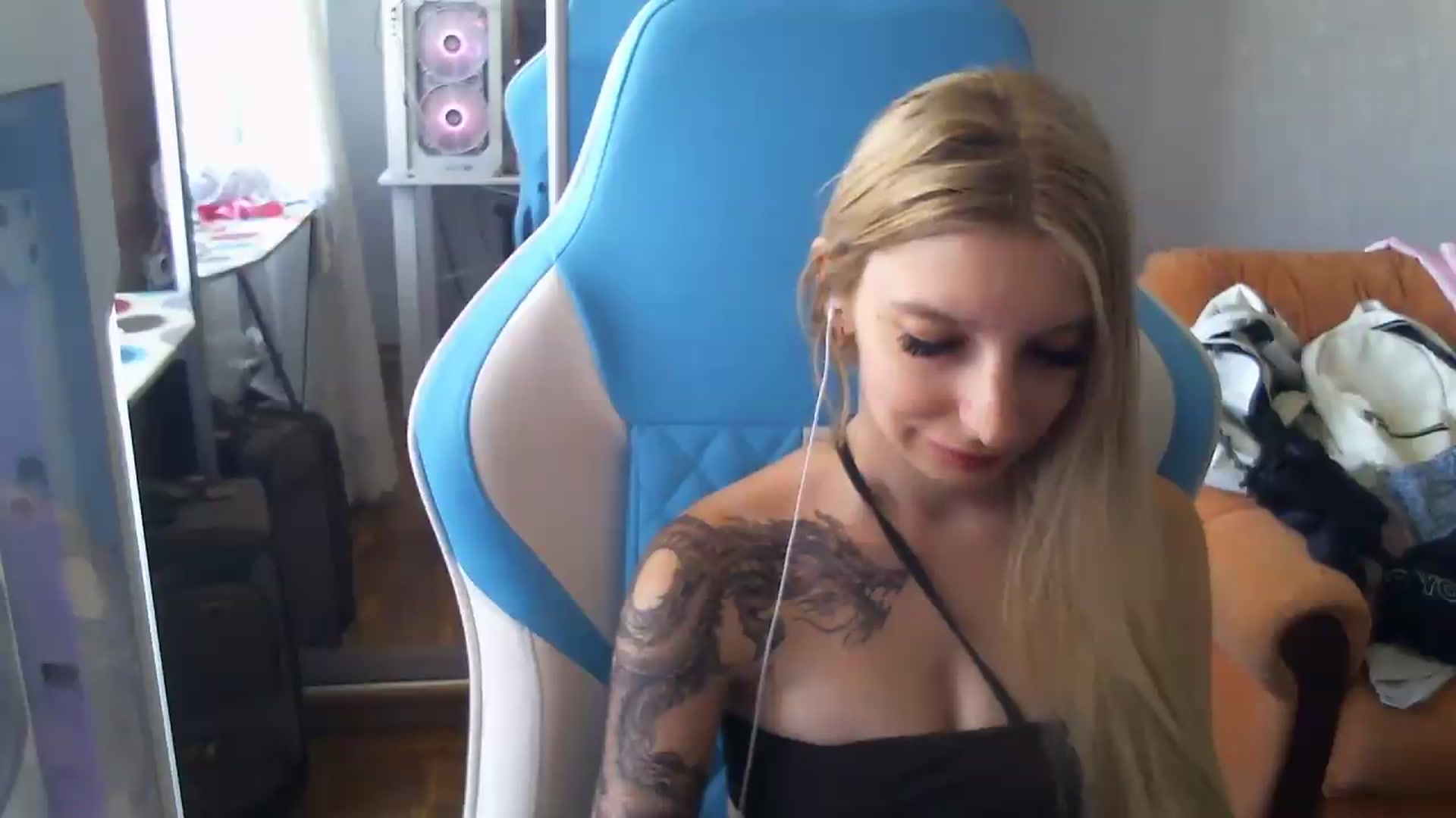 Gallery image thumbnail from AnnaBllake's myfreecams stream on, 08/29/2026, 12:53 image 4 of 20