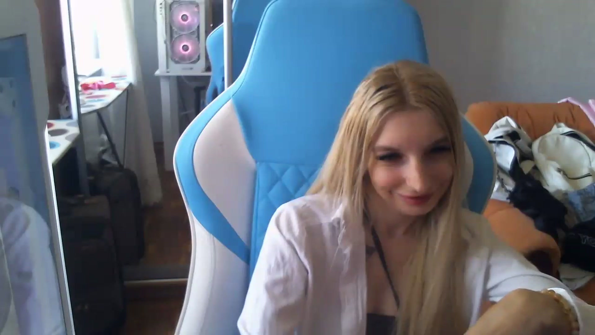 Gallery image thumbnail from AnnaBllake's myfreecams stream on, 08/29/2026, 12:53 image 15 of 20