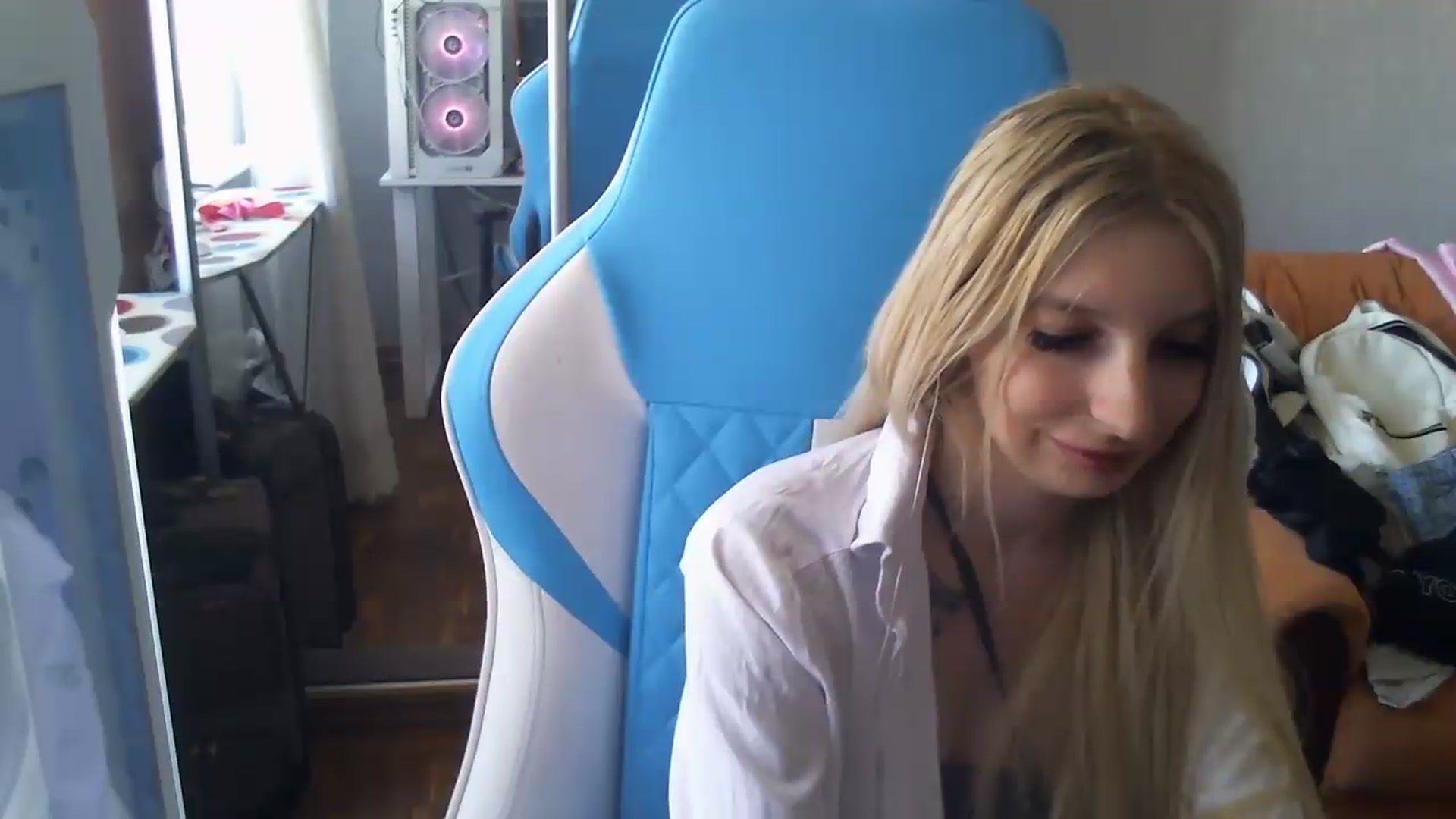 Gallery image thumbnail from AnnaBllake's myfreecams stream on, 08/29/2026, 12:53 image 12 of 20