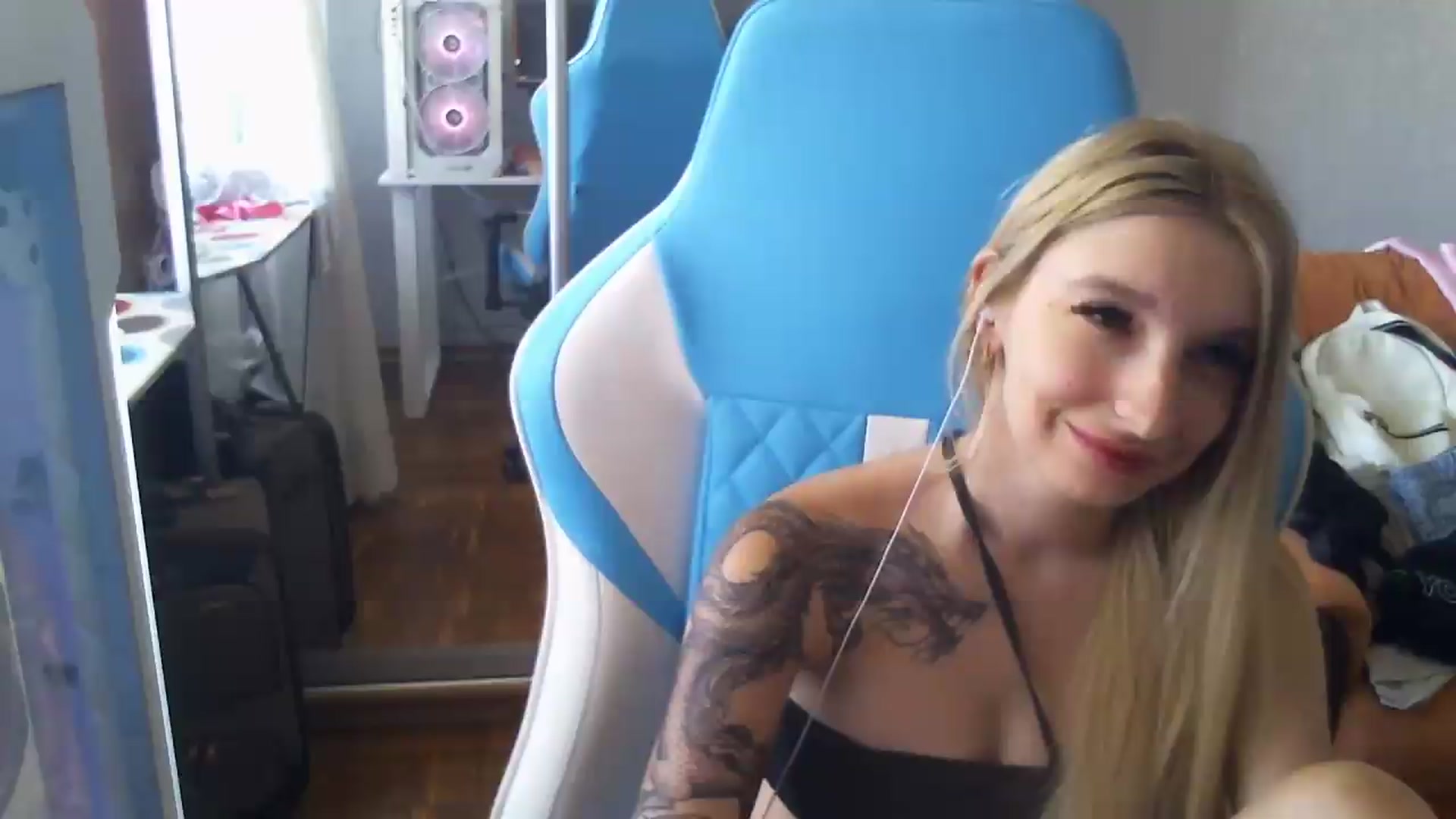 Gallery image thumbnail from AnnaBllake's myfreecams stream on, 08/29/2026, 12:53 image 6 of 20