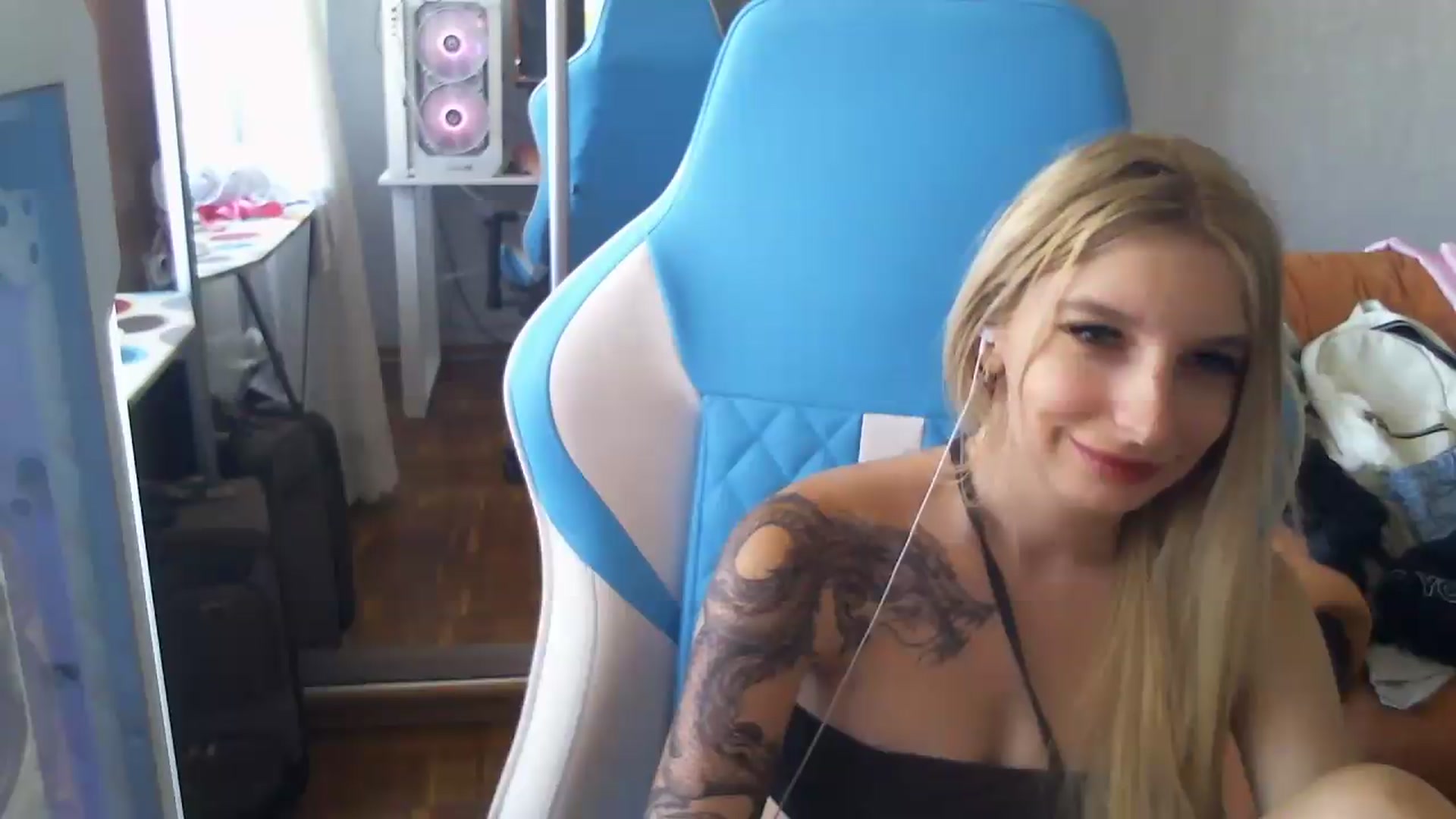 Gallery image thumbnail from AnnaBllake's myfreecams stream on, 08/29/2026, 12:53 image 9 of 20