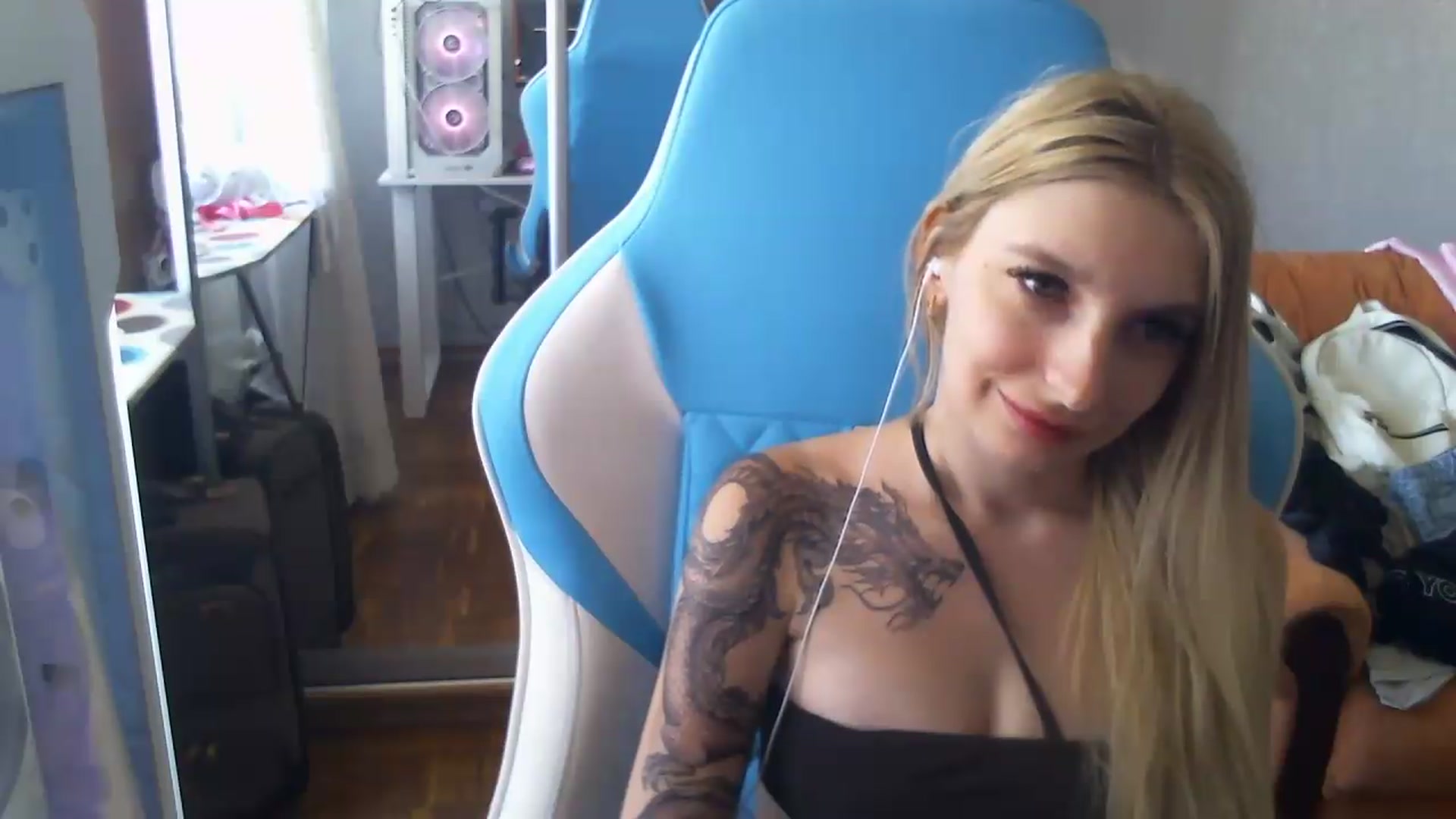 Gallery image thumbnail from AnnaBllake's myfreecams stream on, 08/29/2026, 12:53 image 3 of 20