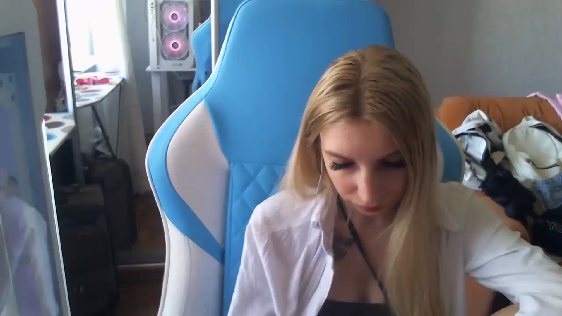 Gallery image thumbnail from AnnaBllake's myfreecams stream on, 08/29/2026, 12:53 image 19 of 20