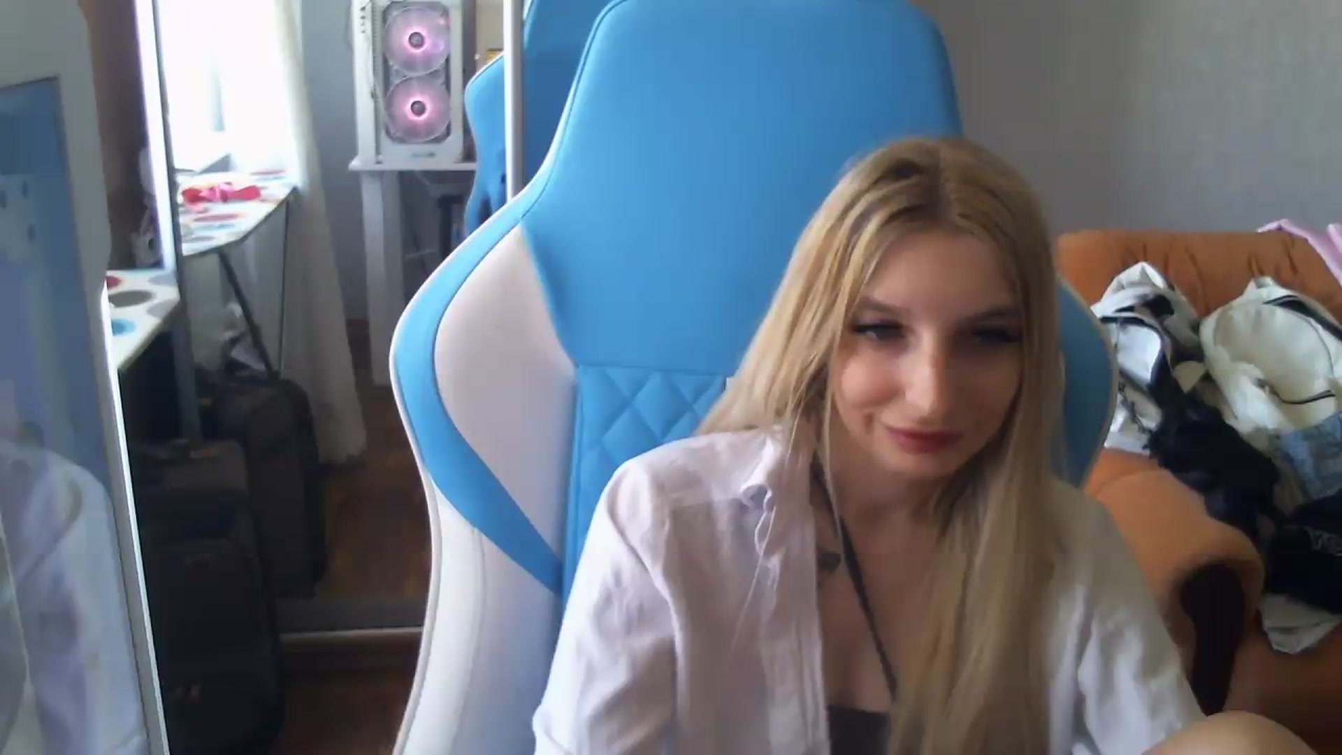 Gallery image thumbnail from AnnaBllake's myfreecams stream on, 08/29/2026, 12:53 image 14 of 20