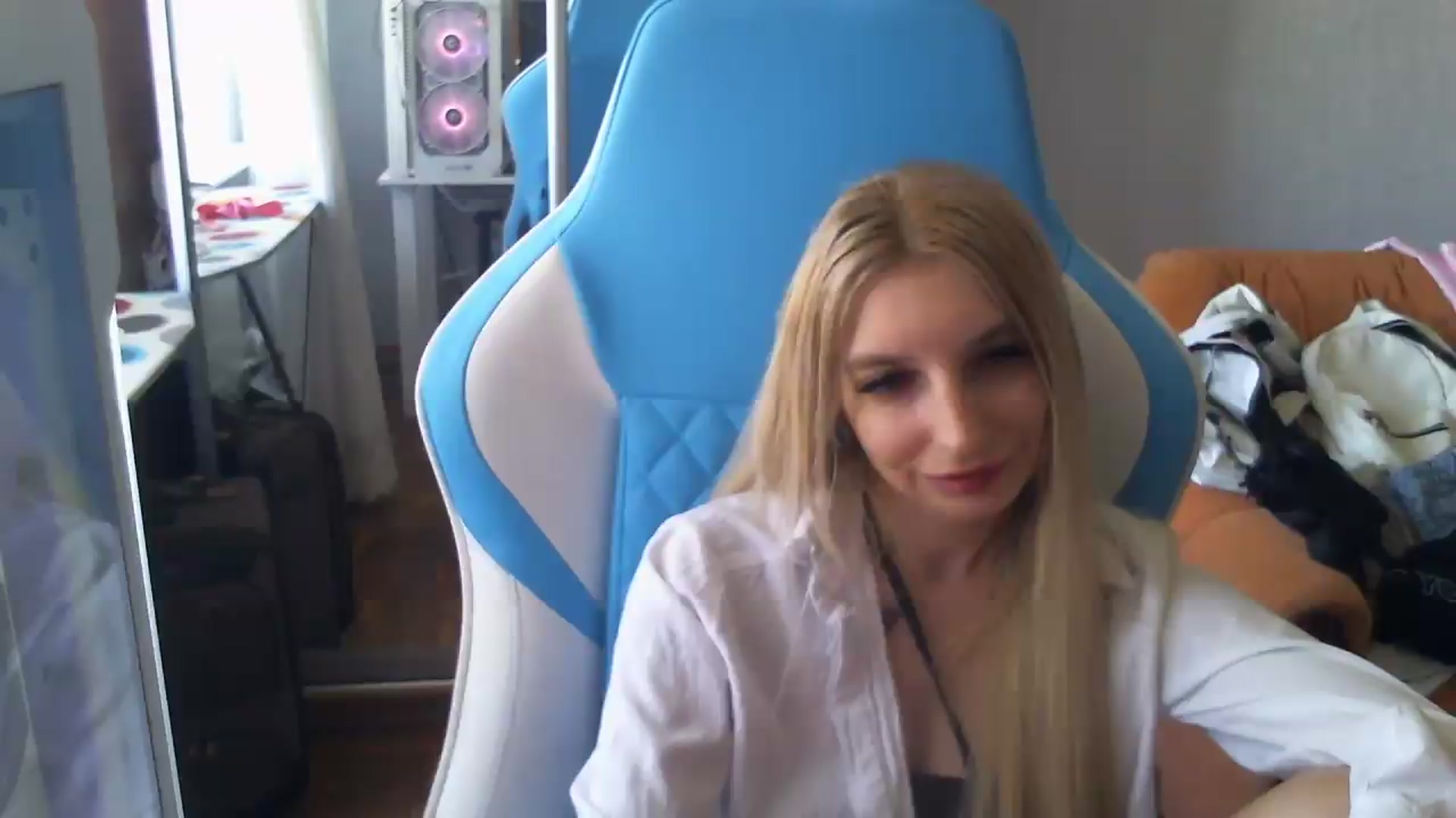 Gallery image thumbnail from AnnaBllake's myfreecams stream on, 08/29/2026, 12:53 image 16 of 20