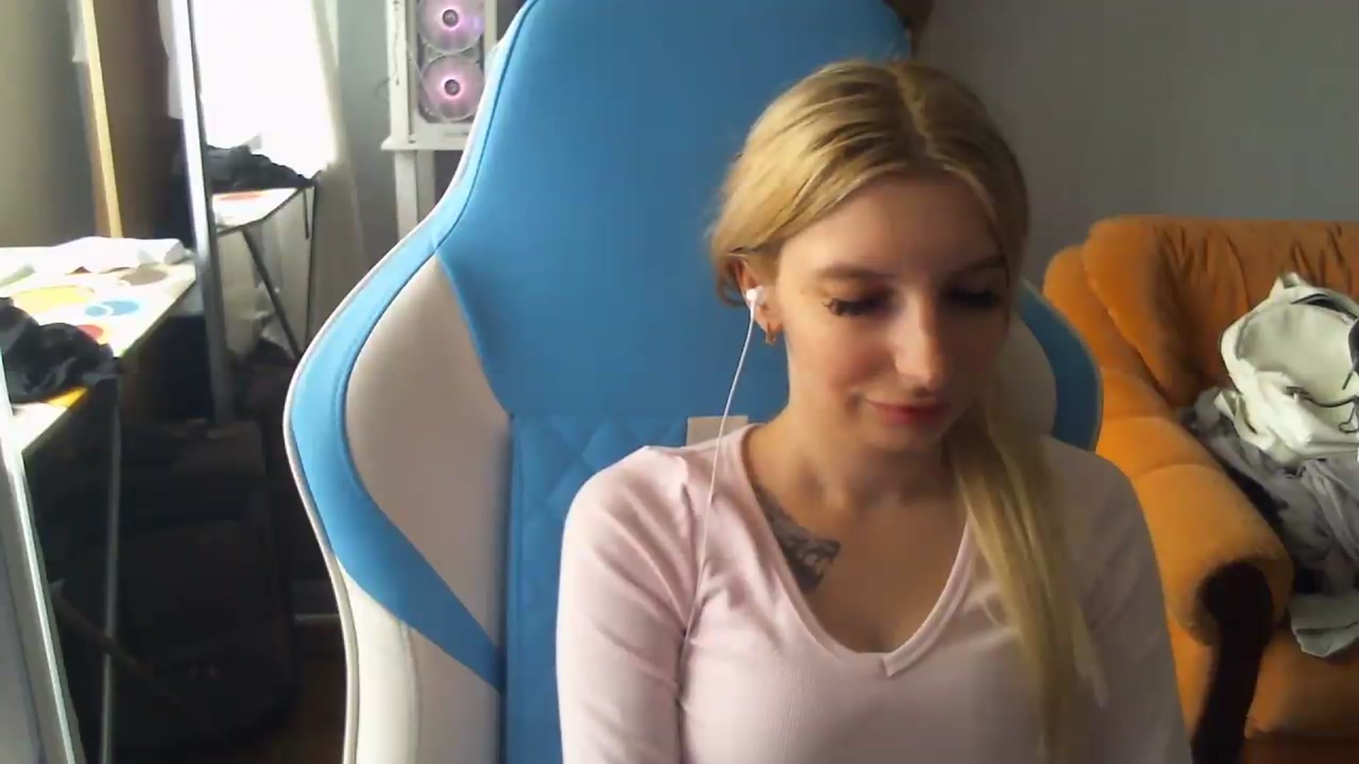 Gallery image thumbnail from AnnaBllake's myfreecams stream on, 09/01/2026, 11:44 image 16 of 20
