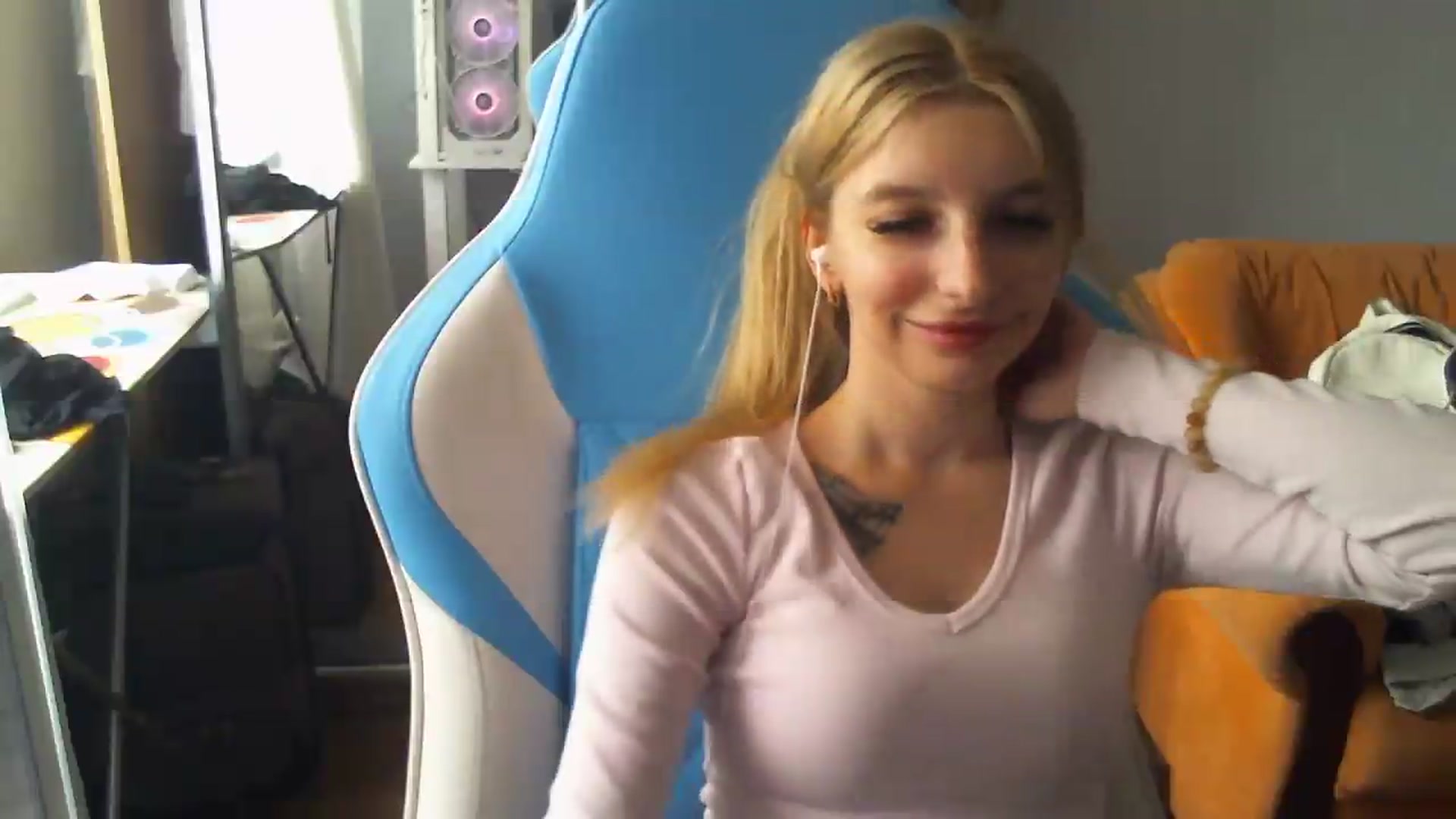 Gallery image thumbnail from AnnaBllake's myfreecams stream on, 09/01/2026, 11:44 image 6 of 20