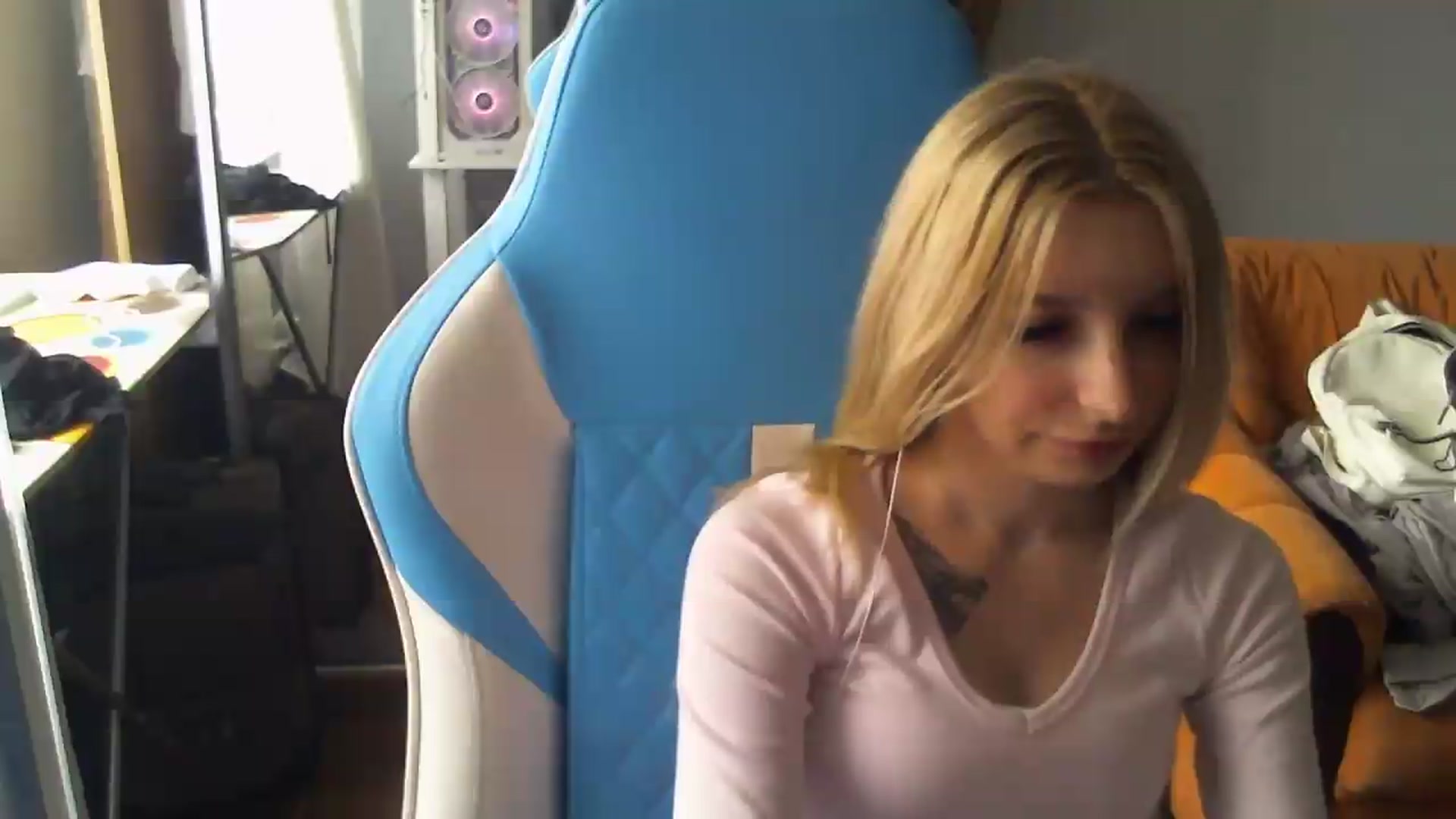 Gallery image thumbnail from AnnaBllake's myfreecams stream on, 09/01/2026, 11:44 image 9 of 20