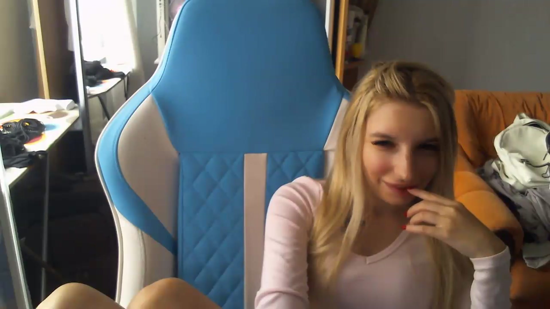 Gallery image thumbnail from AnnaBllake's myfreecams stream on, 09/01/2026, 11:44 image 3 of 20