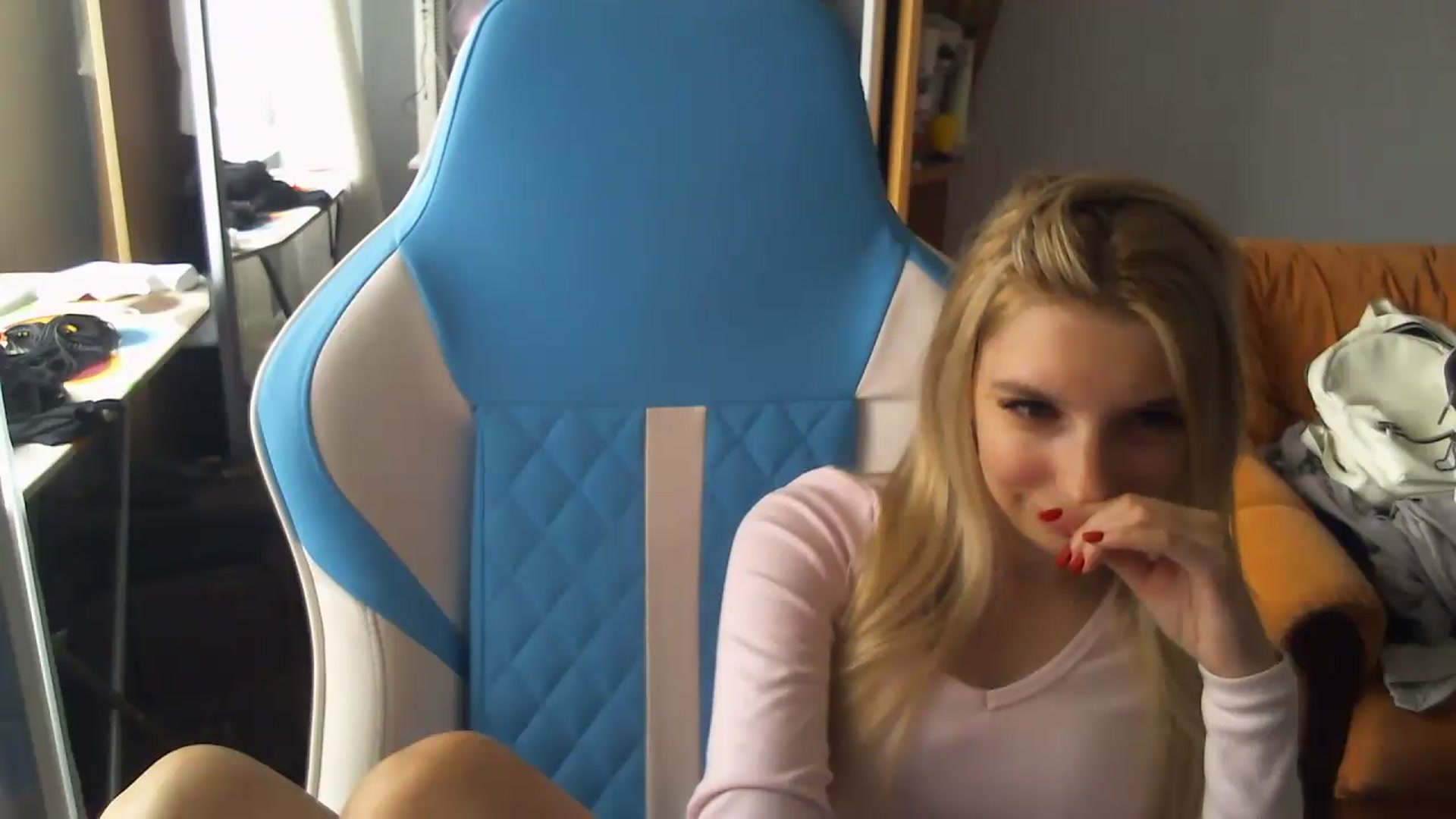 Gallery image thumbnail from AnnaBllake's myfreecams stream on, 09/01/2026, 11:44 image 2 of 20