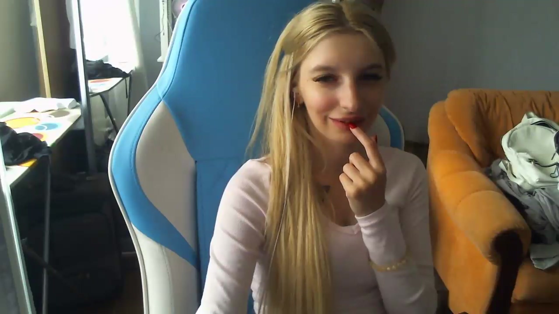 Gallery image thumbnail from AnnaBllake's myfreecams stream on, 09/01/2026, 11:44 image 19 of 20