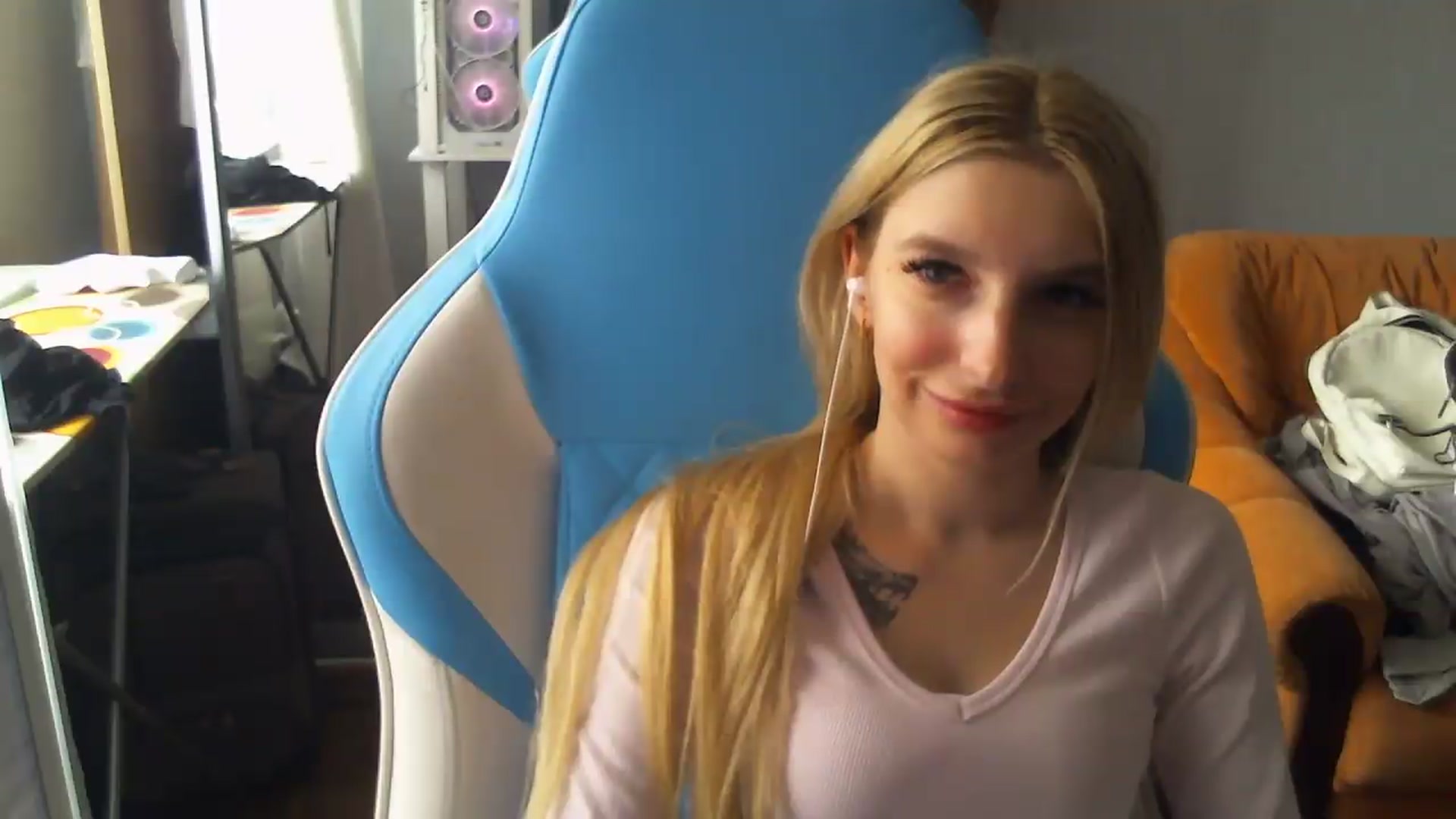 Gallery image thumbnail from AnnaBllake's myfreecams stream on, 09/01/2026, 11:44 image 13 of 20
