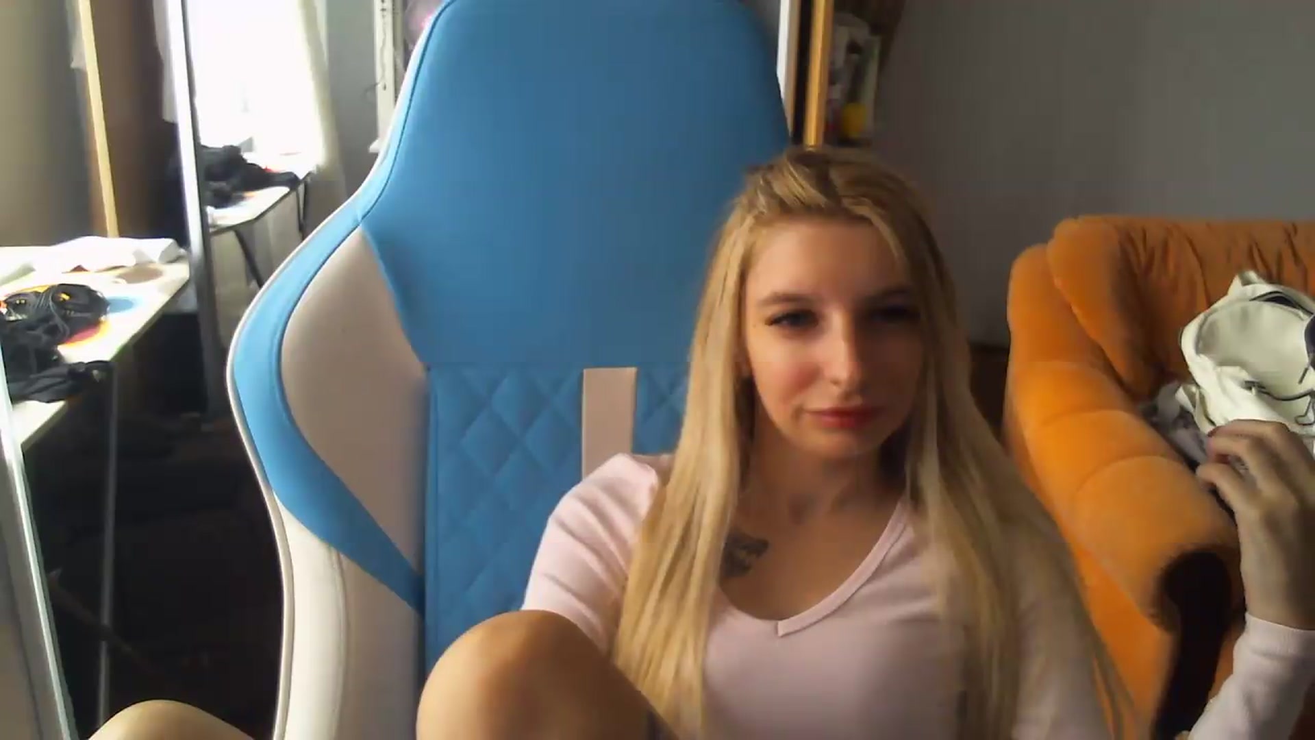 Gallery image thumbnail from AnnaBllake's myfreecams stream on, 09/01/2026, 11:44 image 4 of 20