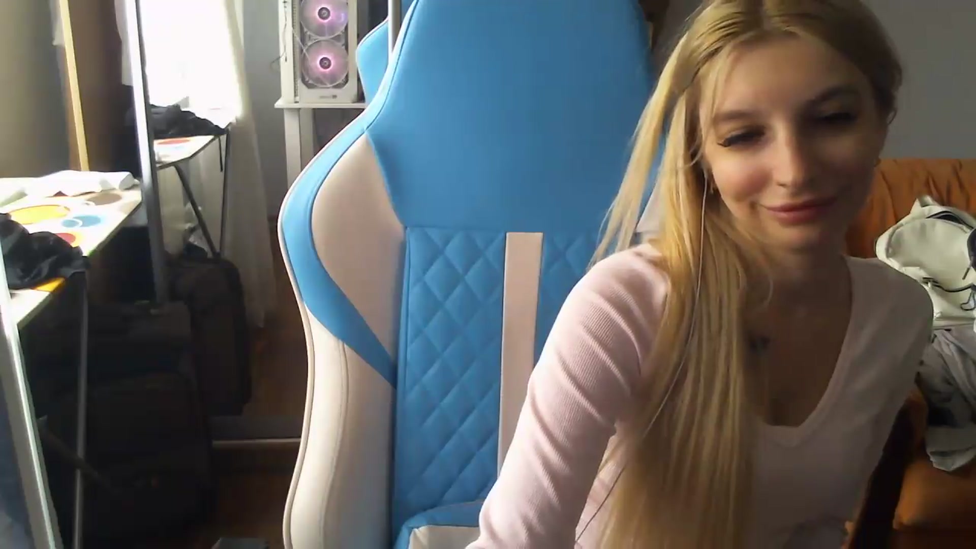 Gallery image thumbnail from AnnaBllake's myfreecams stream on, 09/01/2026, 11:44 image 18 of 20