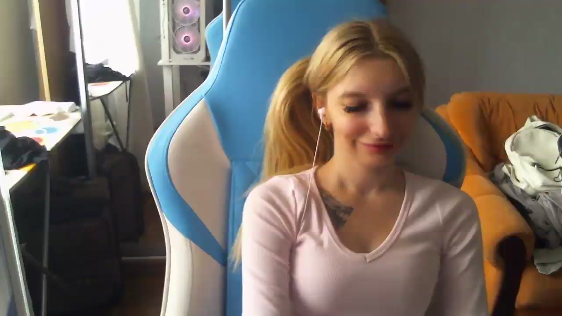 Gallery image thumbnail from AnnaBllake's myfreecams stream on, 09/01/2026, 11:44 image 7 of 20
