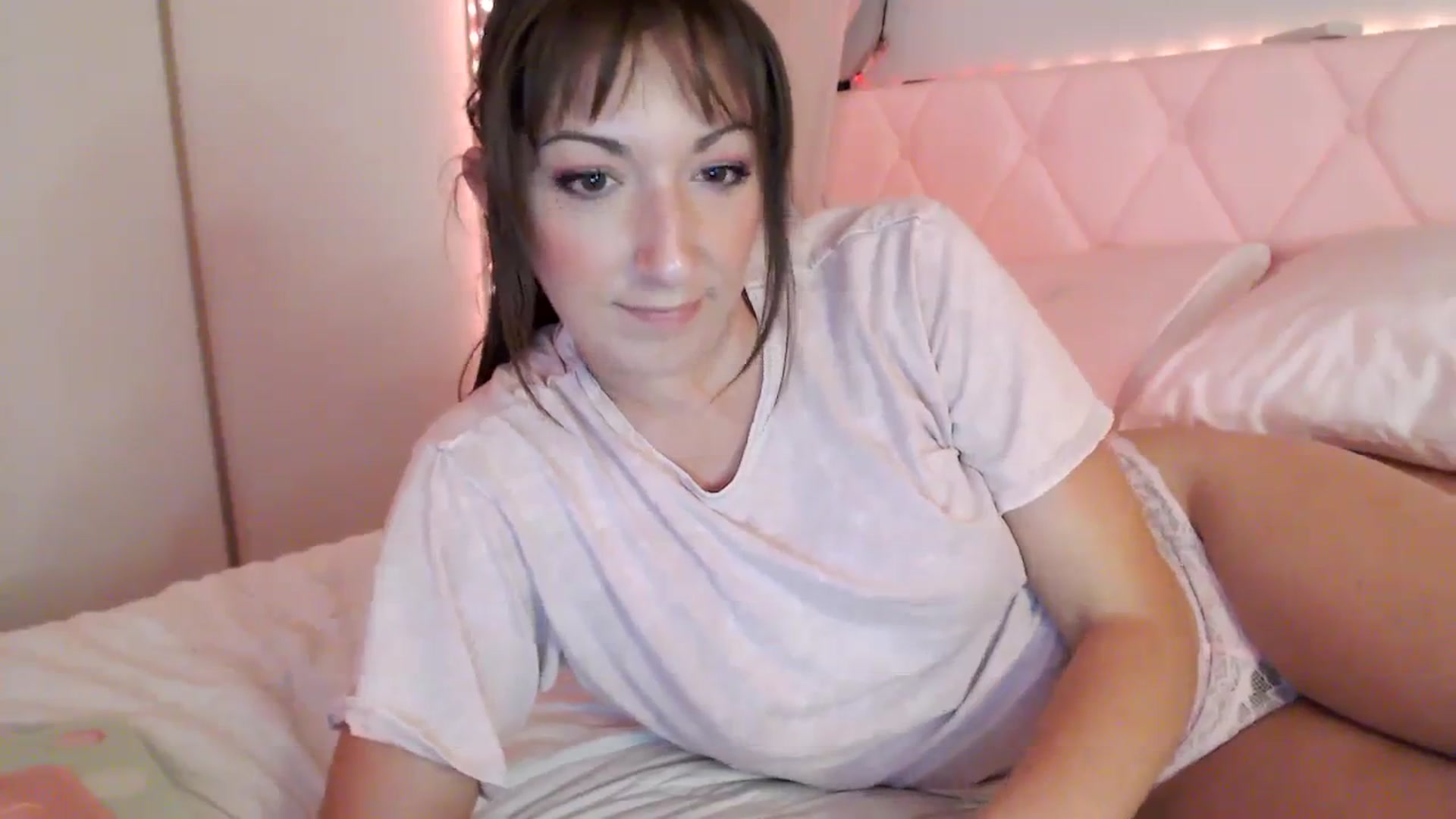 Gallery image thumbnail from AnnaFaux's myfreecams stream on, 03/13/2024, 01:31 image 3 of 20