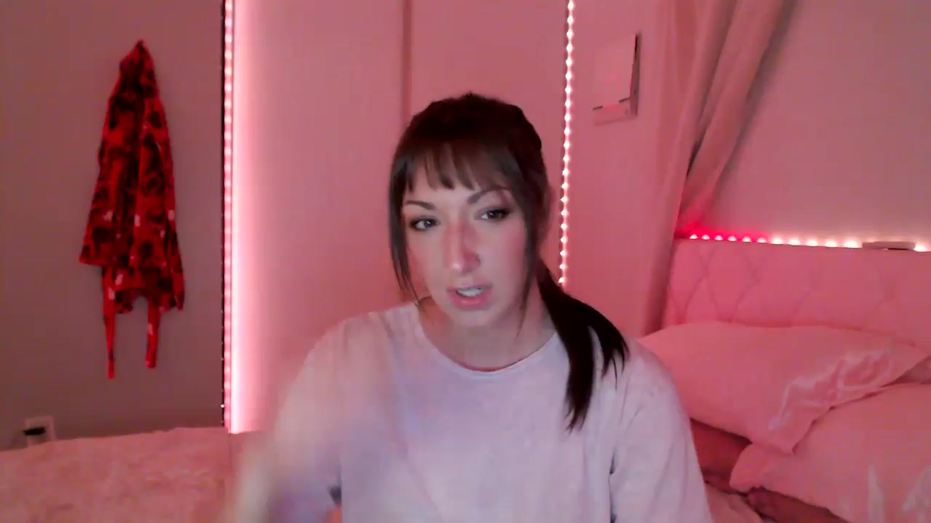 Gallery image thumbnail from AnnaFaux's myfreecams stream on, 03/21/2024, 24:21 image 1 of 20